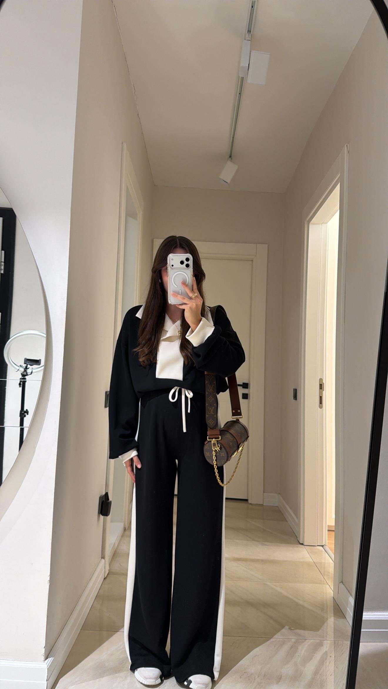 Siyah Ekru Tek Çıtçıt Detaylı Modal Takım