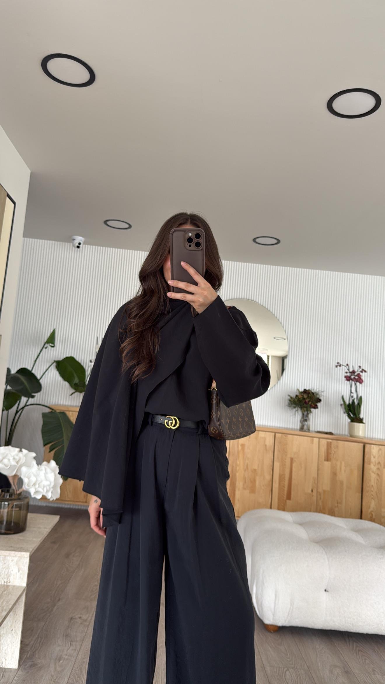 Siyah Fular Detaylı Tensel Bluz 