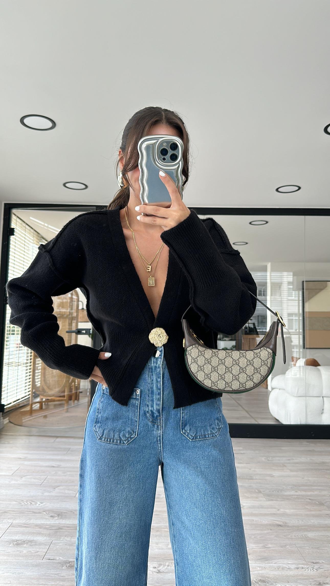 Siyah Gold Düğme Detaylı Ters Dikişli Hırka 