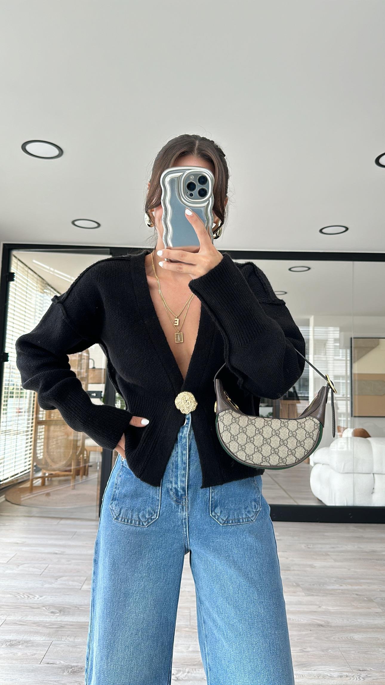 Siyah Gold Düğme Detaylı Ters Dikişli Hırka 