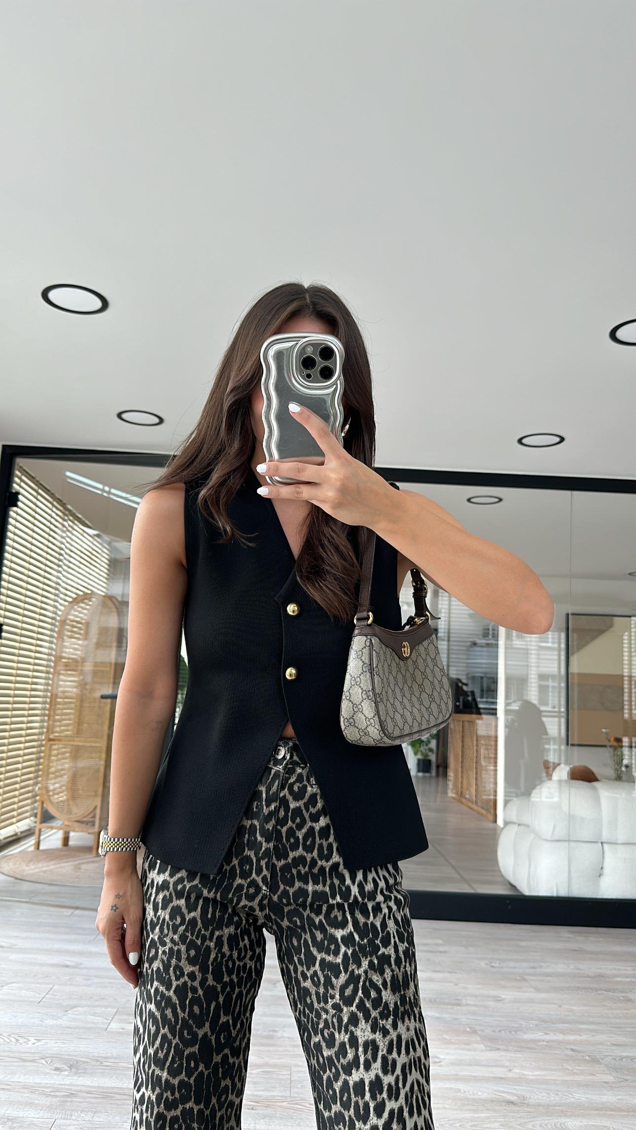 Siyah Gold Düğmeli Çelik Örme Triko Yelek 