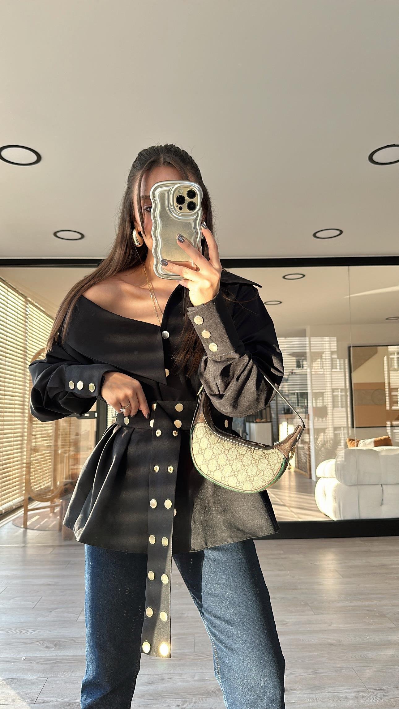 Siyah Gold Zımbalı Kemer Detaylı Marka Model Gömlek 