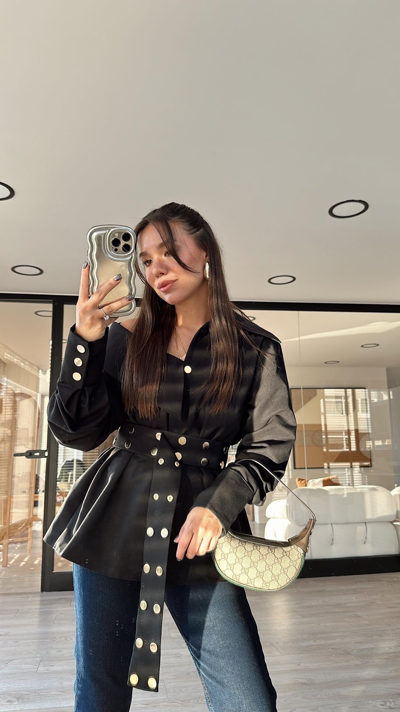 Siyah Gold Zımbalı Kemer Detaylı Marka Model Gömlek 