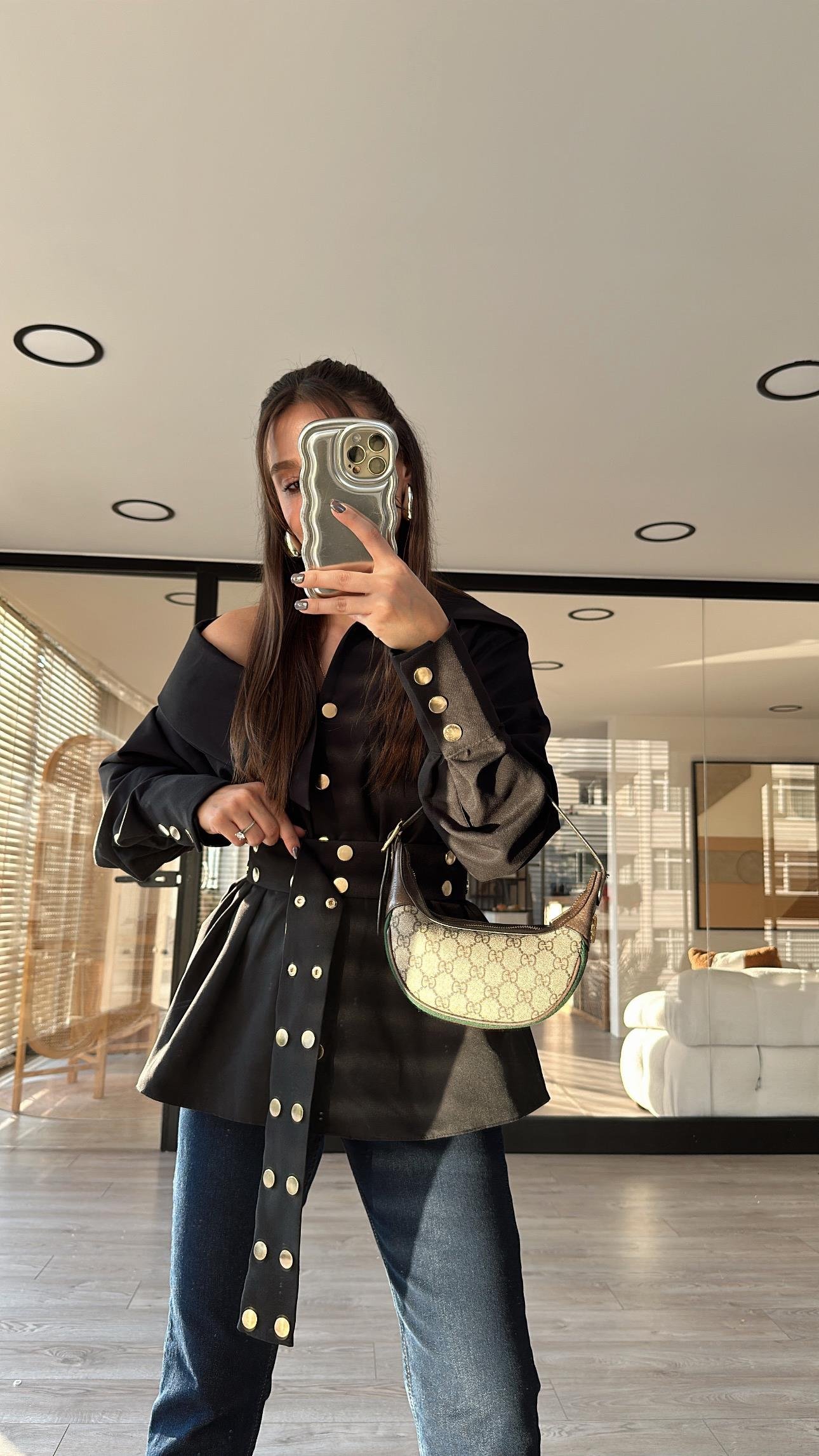 Siyah Gold Zımbalı Kemer Detaylı Marka Model Gömlek 