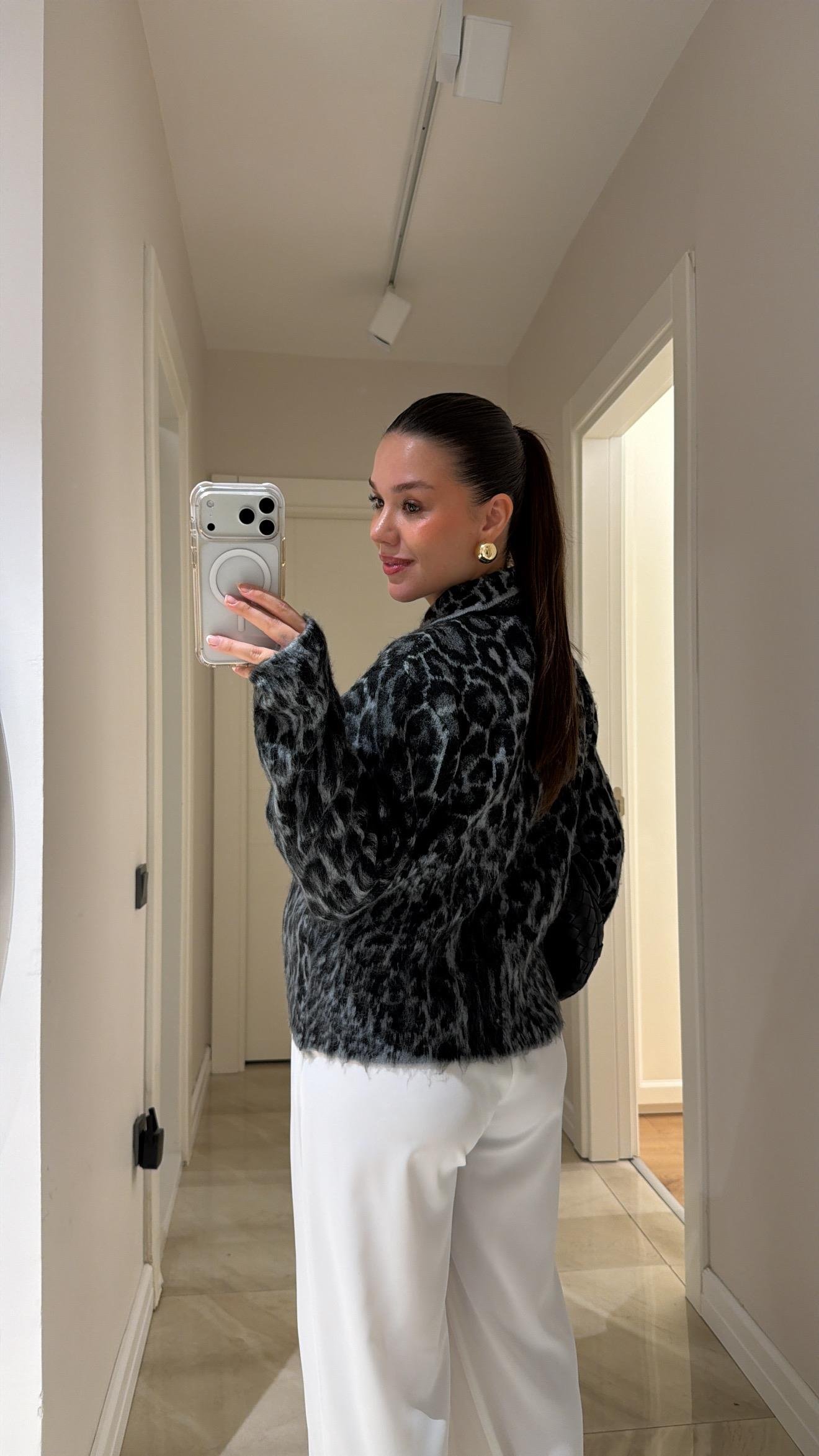 Siyah Gri Leopar Desen Jakarlı Hırka