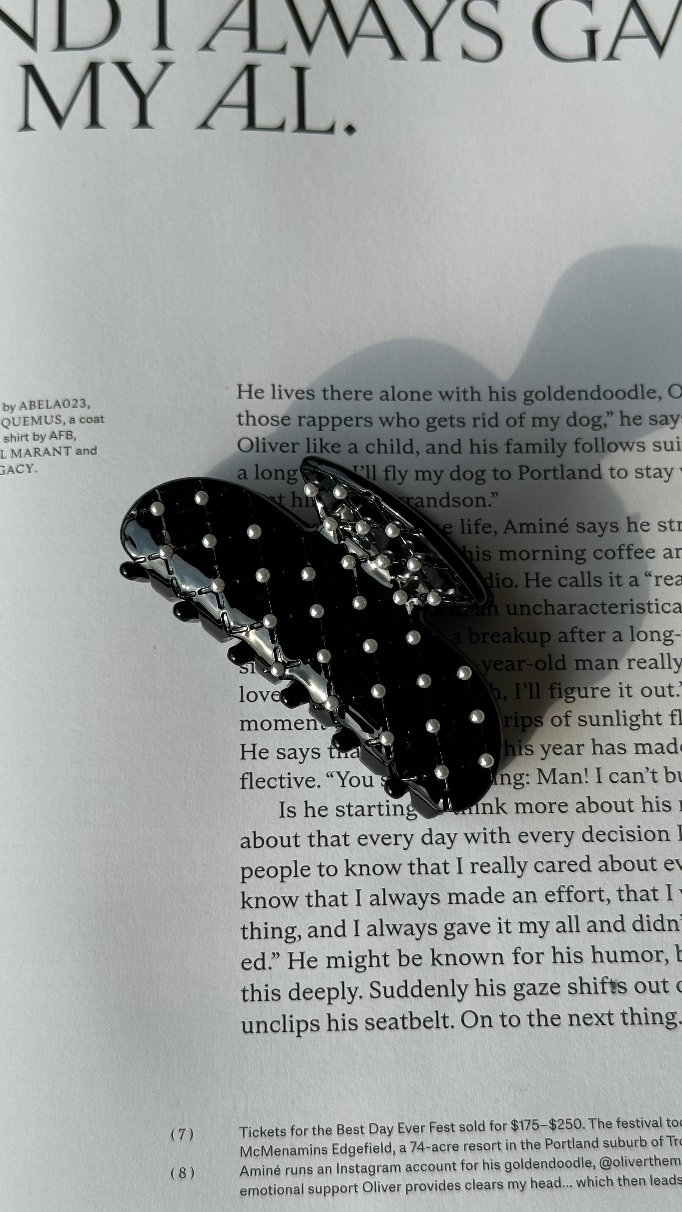 Siyah İnci Detaylı Mandal Toka