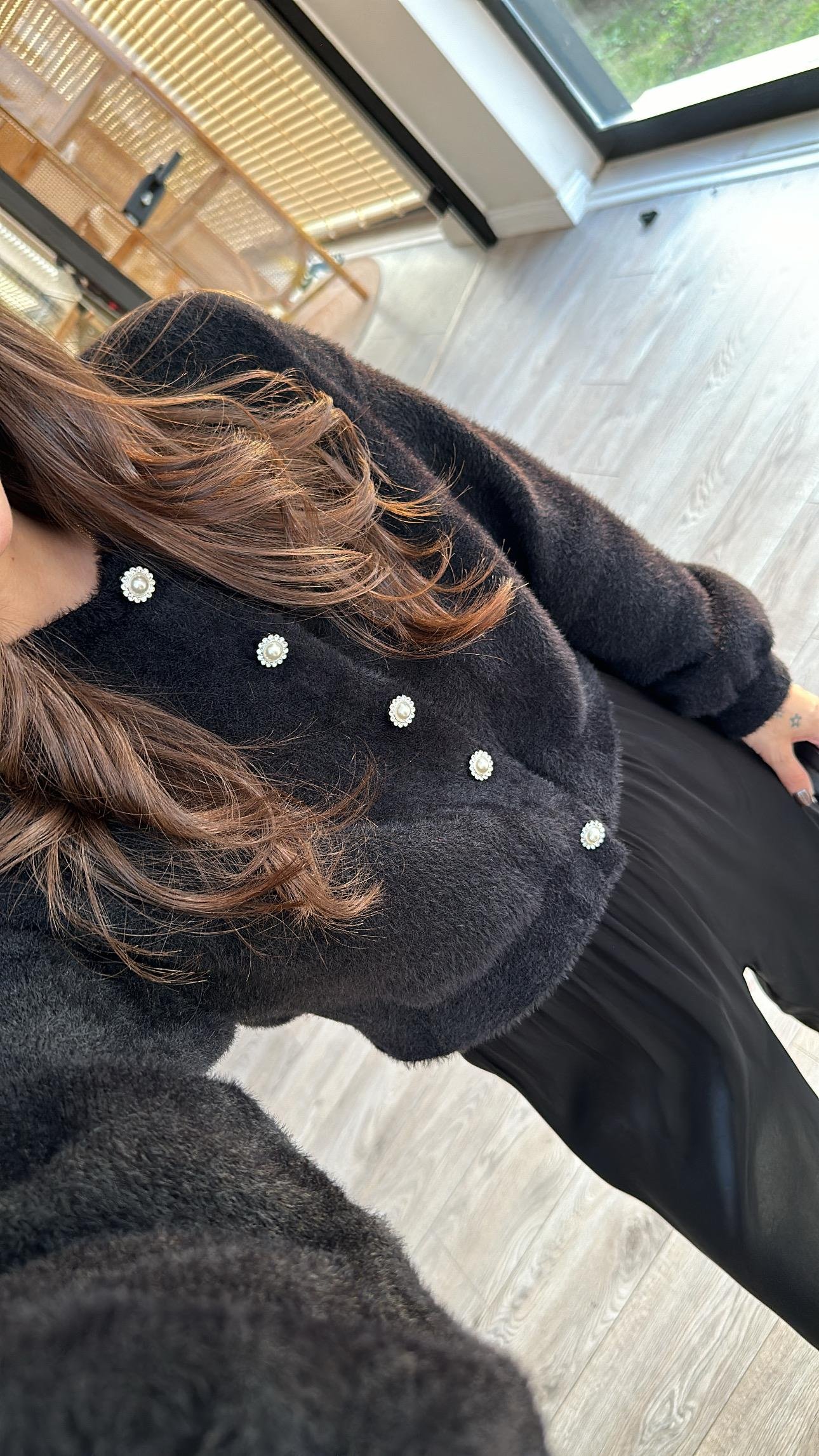 Siyah İnci Düğme Detaylı Balon Kol Yumoş Hırka 