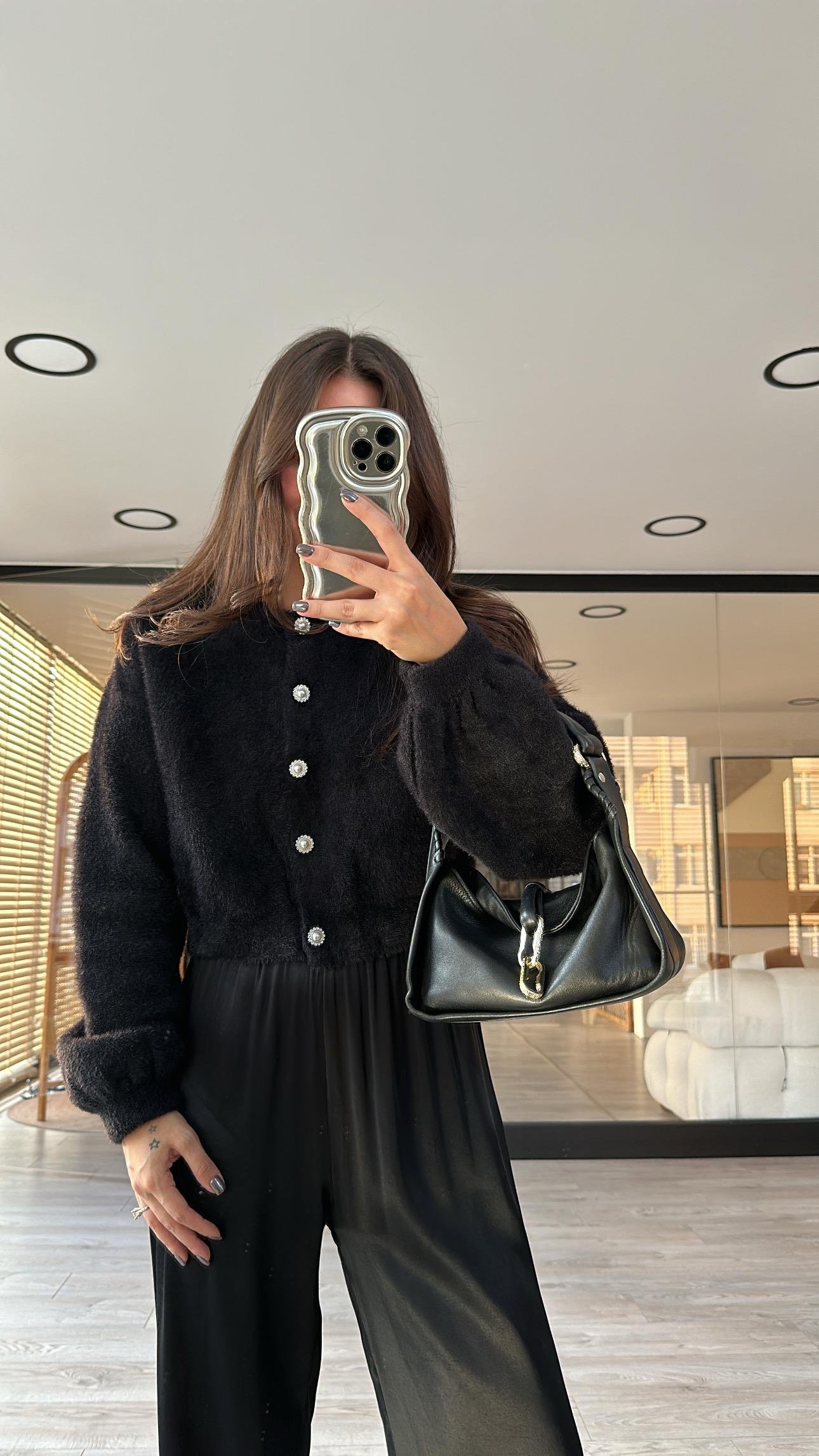 Siyah İnci Düğme Detaylı Balon Kol Yumoş Hırka 