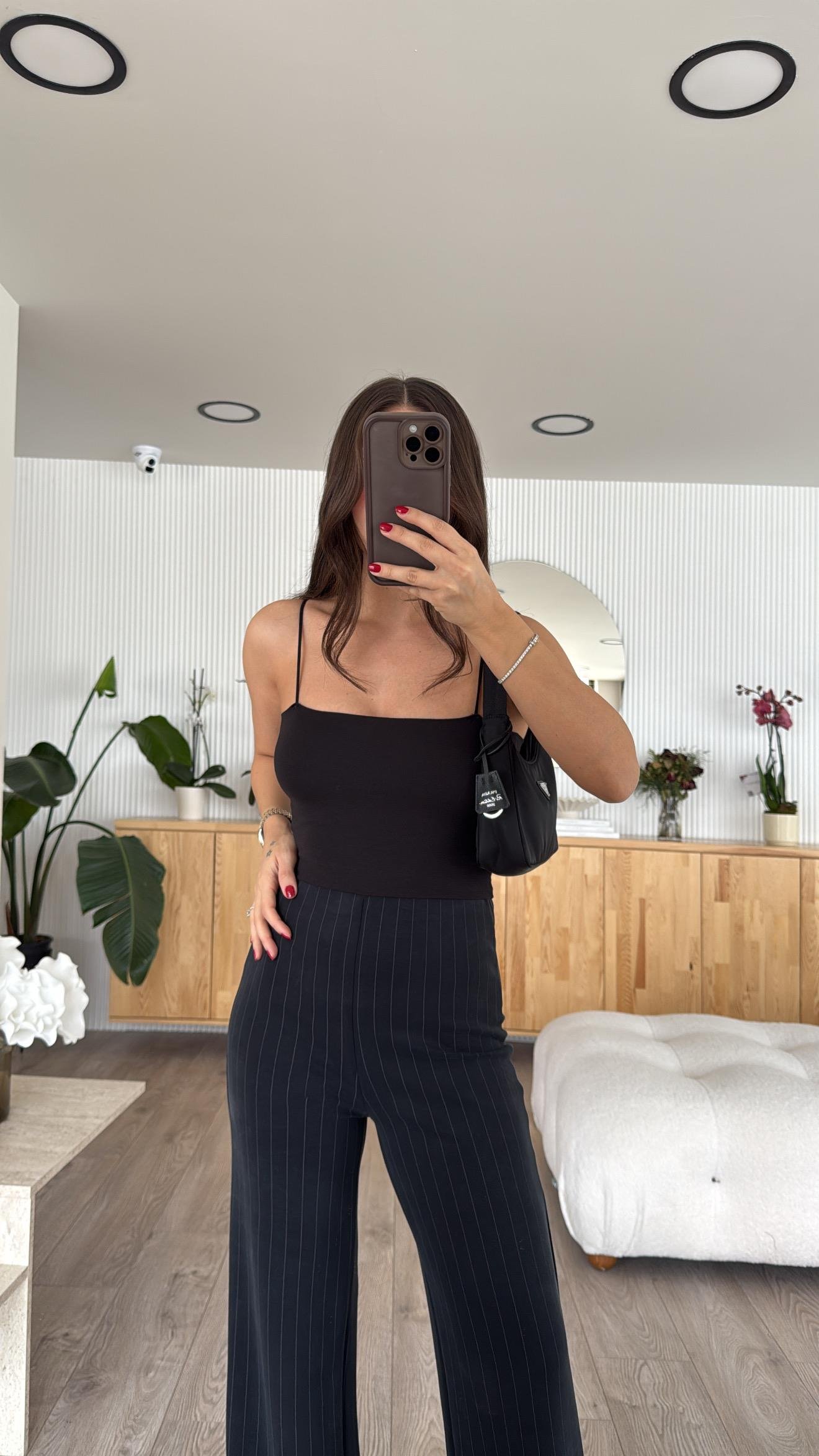 Siyah İp Askılı İçi Pedli Atlet