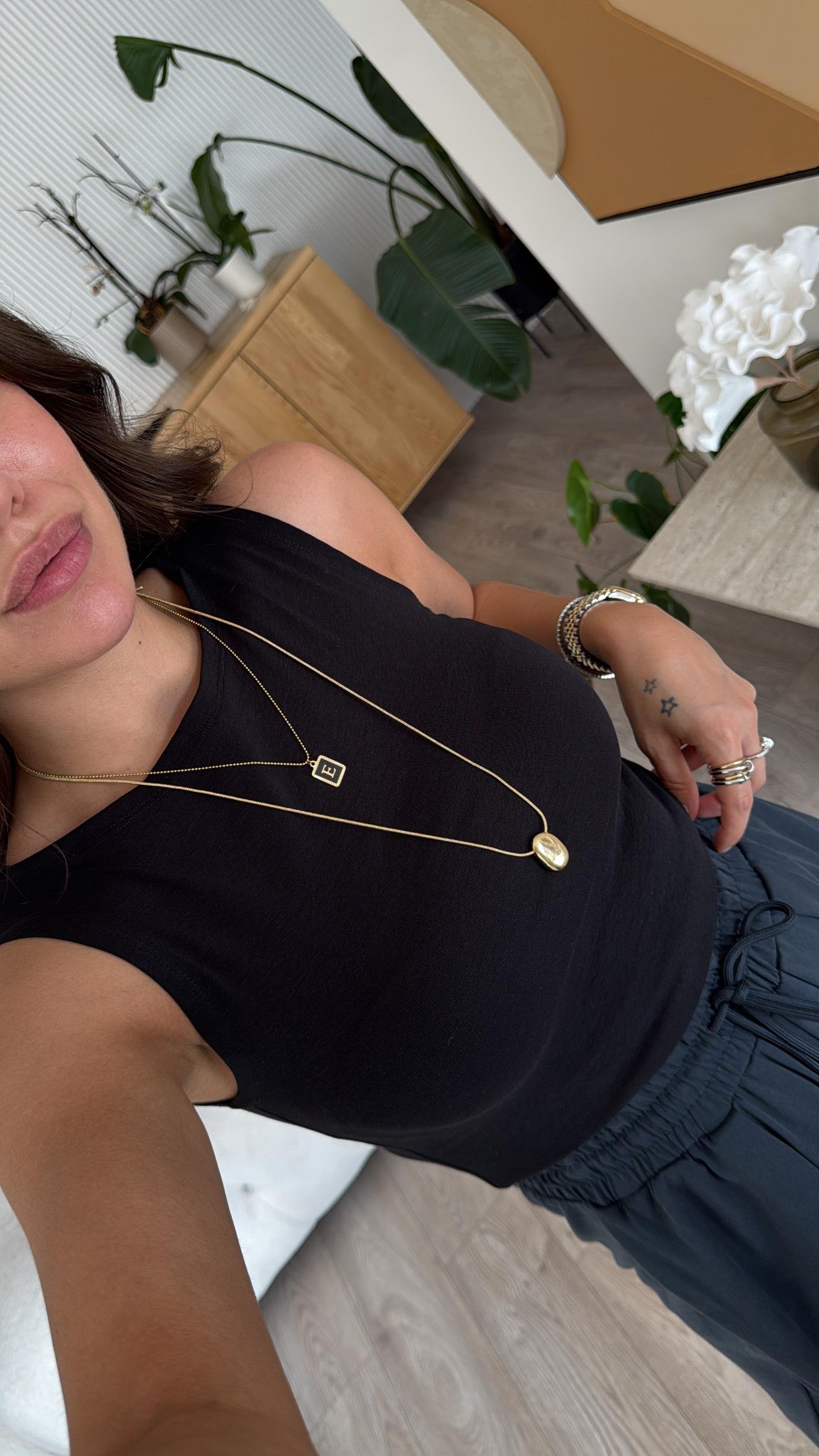 Siyah Kayık Yaka Kolsuz Dilvin Bluz