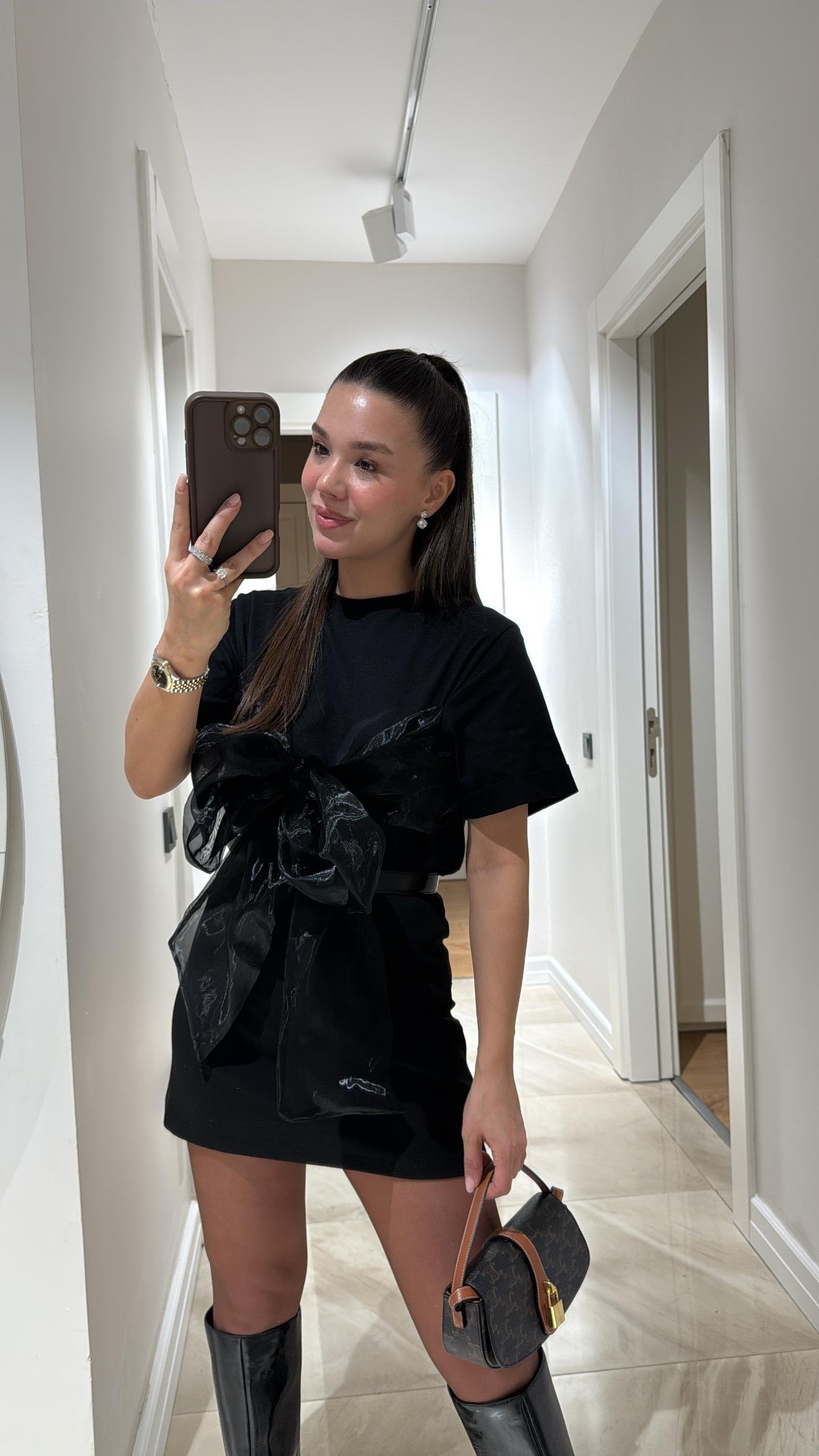 Siyah Kurdele Detaylı Kısa Kol Tshirt