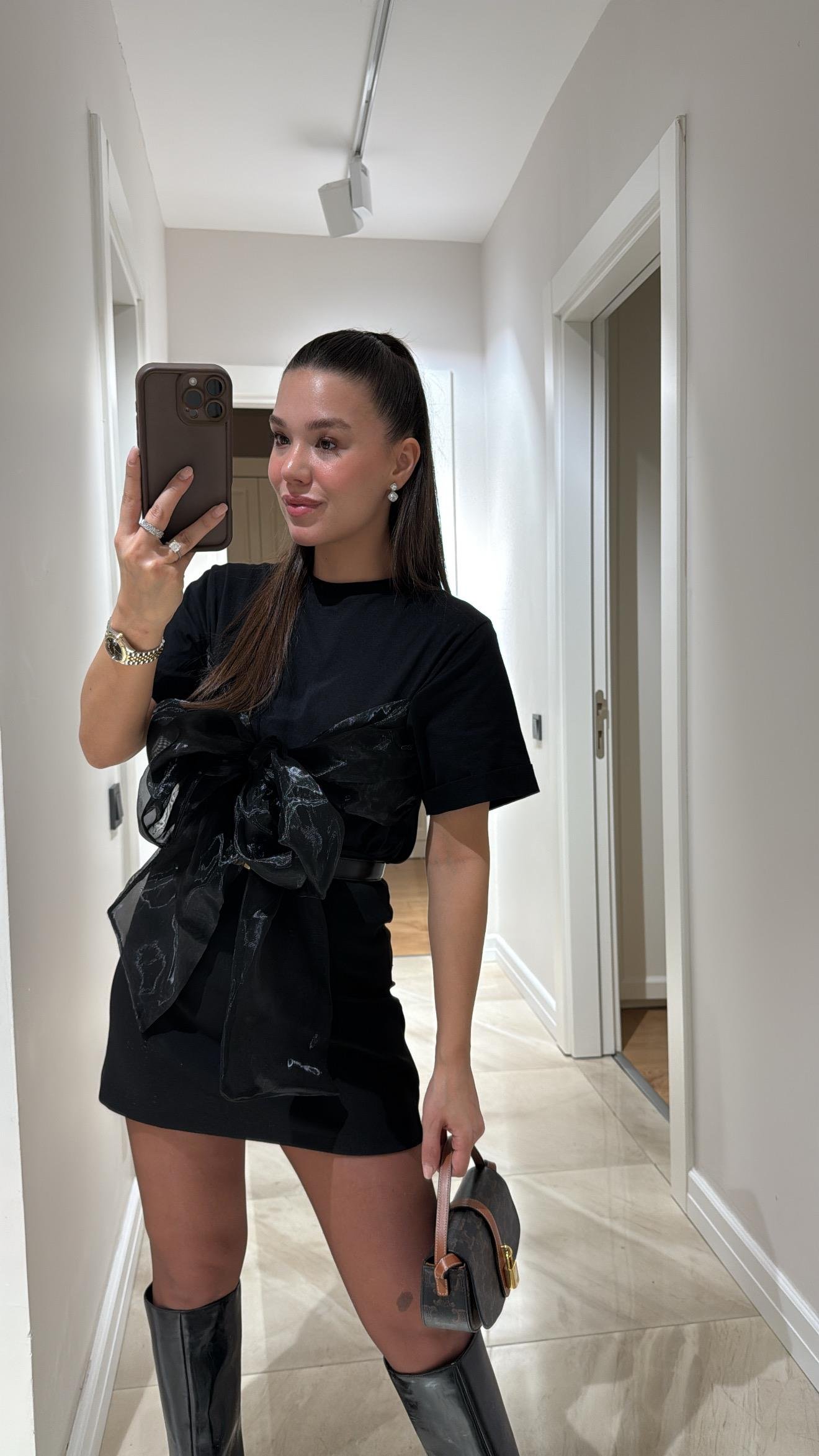 Siyah Kurdele Detaylı Kısa Kol Tshirt