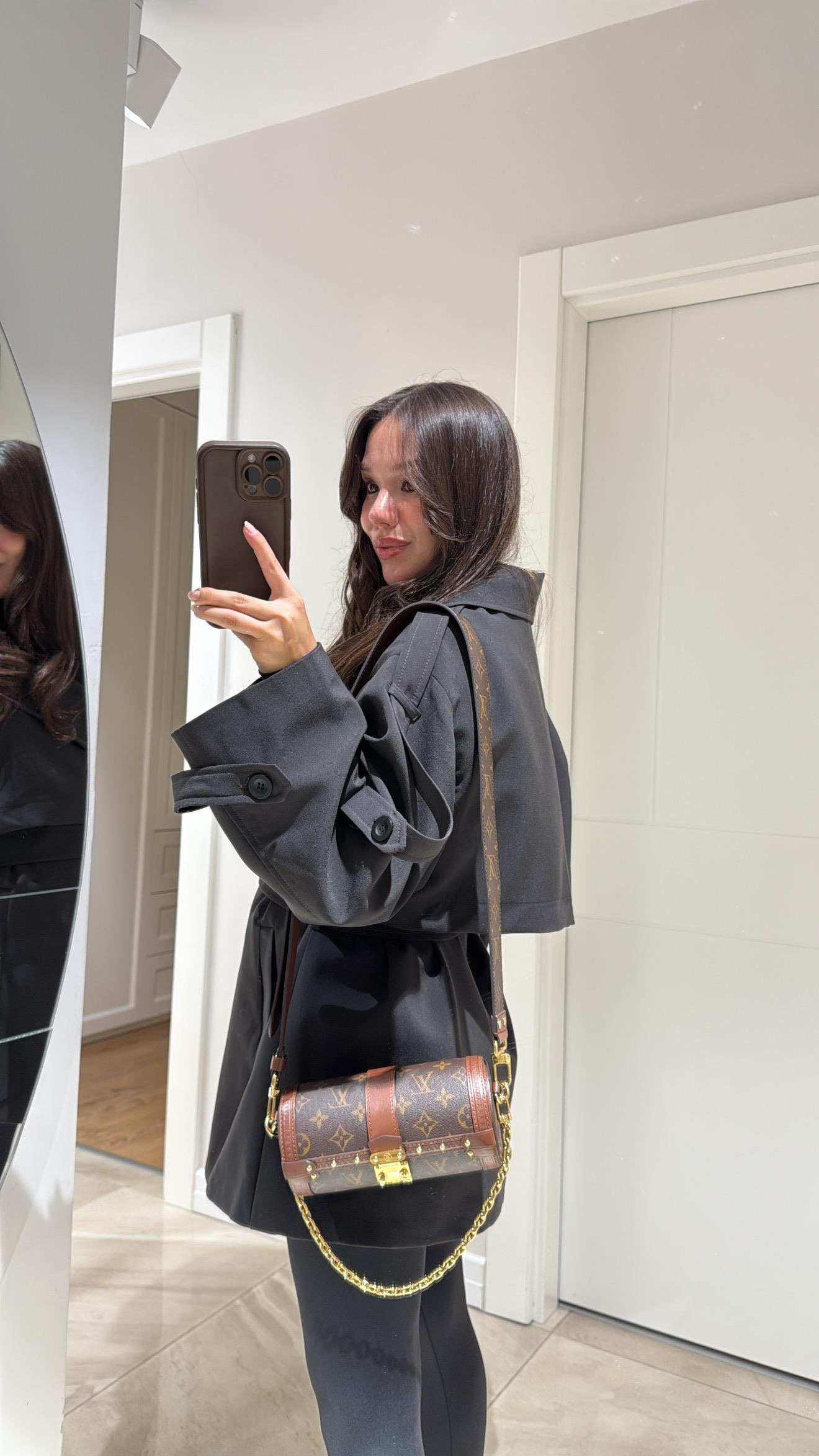 Siyah Kuşaklı Oversize Kısa Trenç