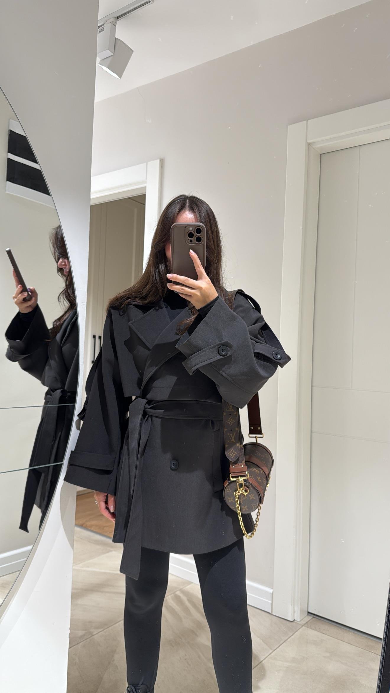 Siyah Kuşaklı Oversize Kısa Trenç