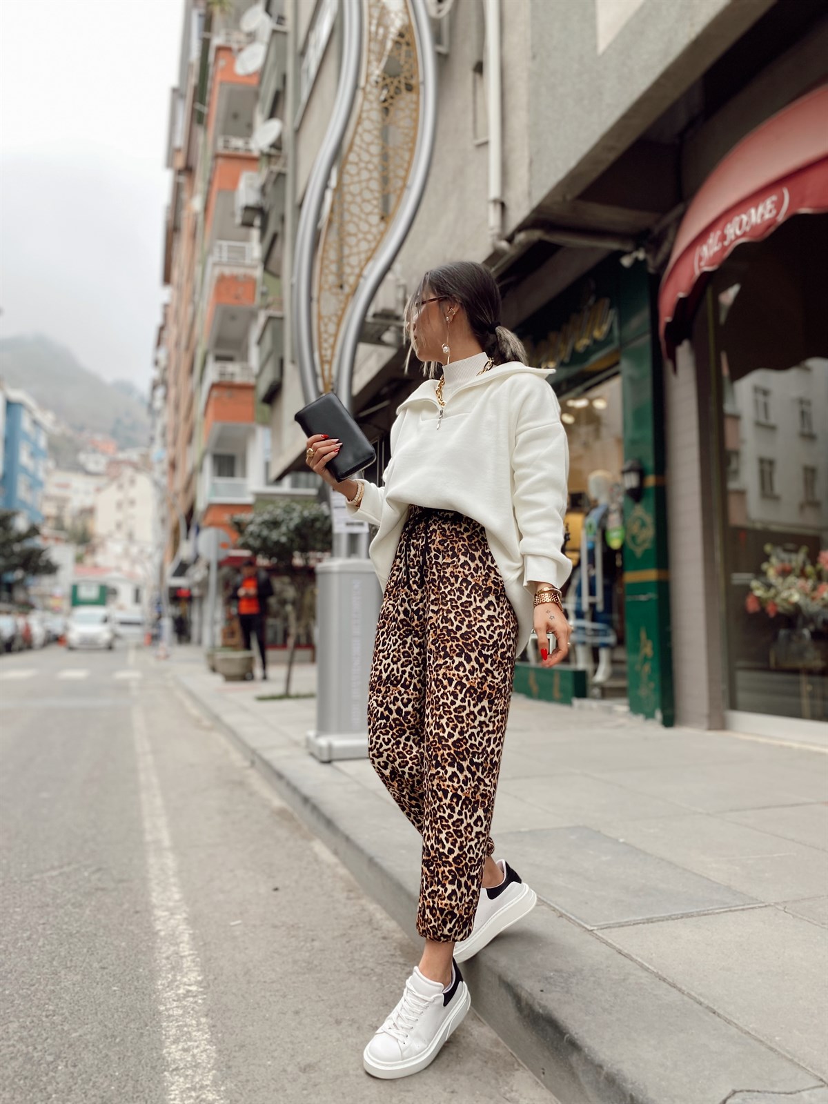 Siyah Leopar Desen Saten Pantolon