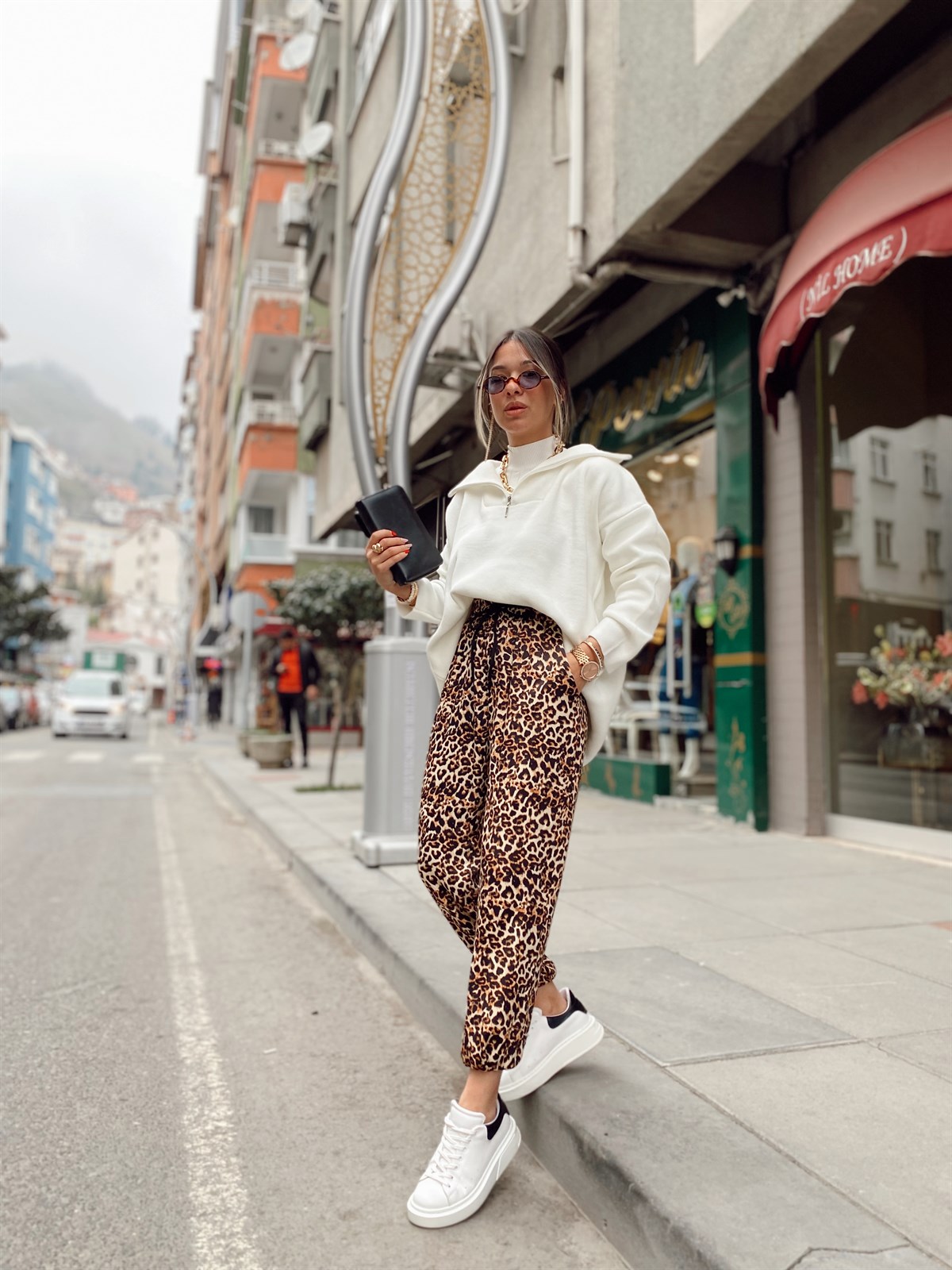 Siyah Leopar Desen Saten Pantolon