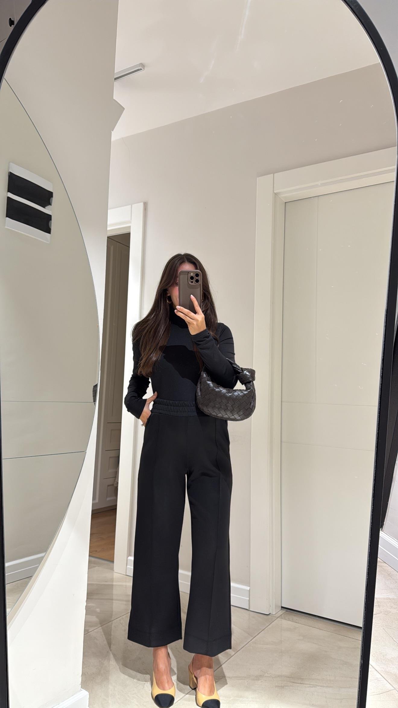 Siyah Ön Dikiş Detaylı Bilek Boy Pantolon