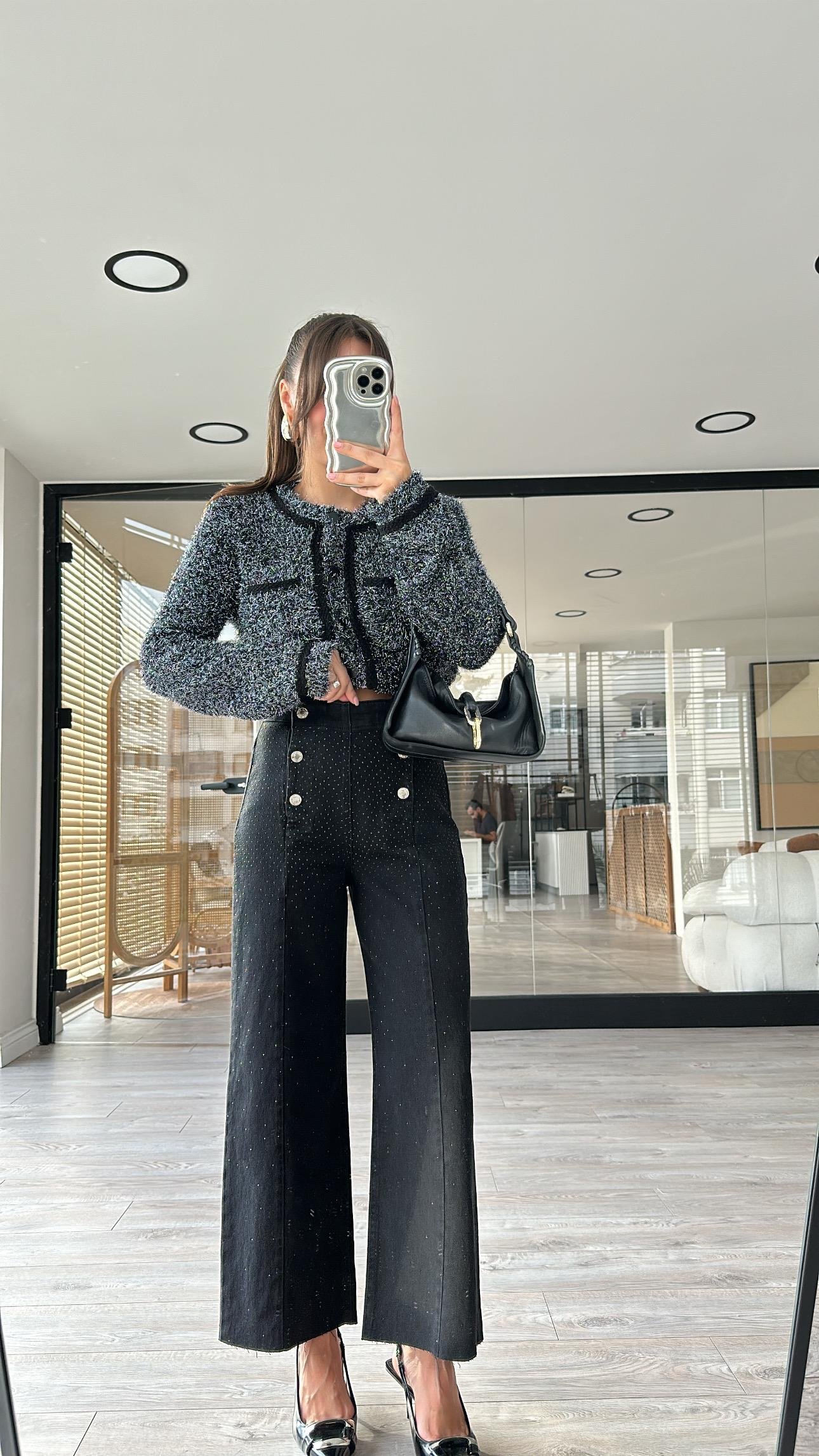 Siyah Ön Düğme Detaylı Taşlı Marka Model Jean 