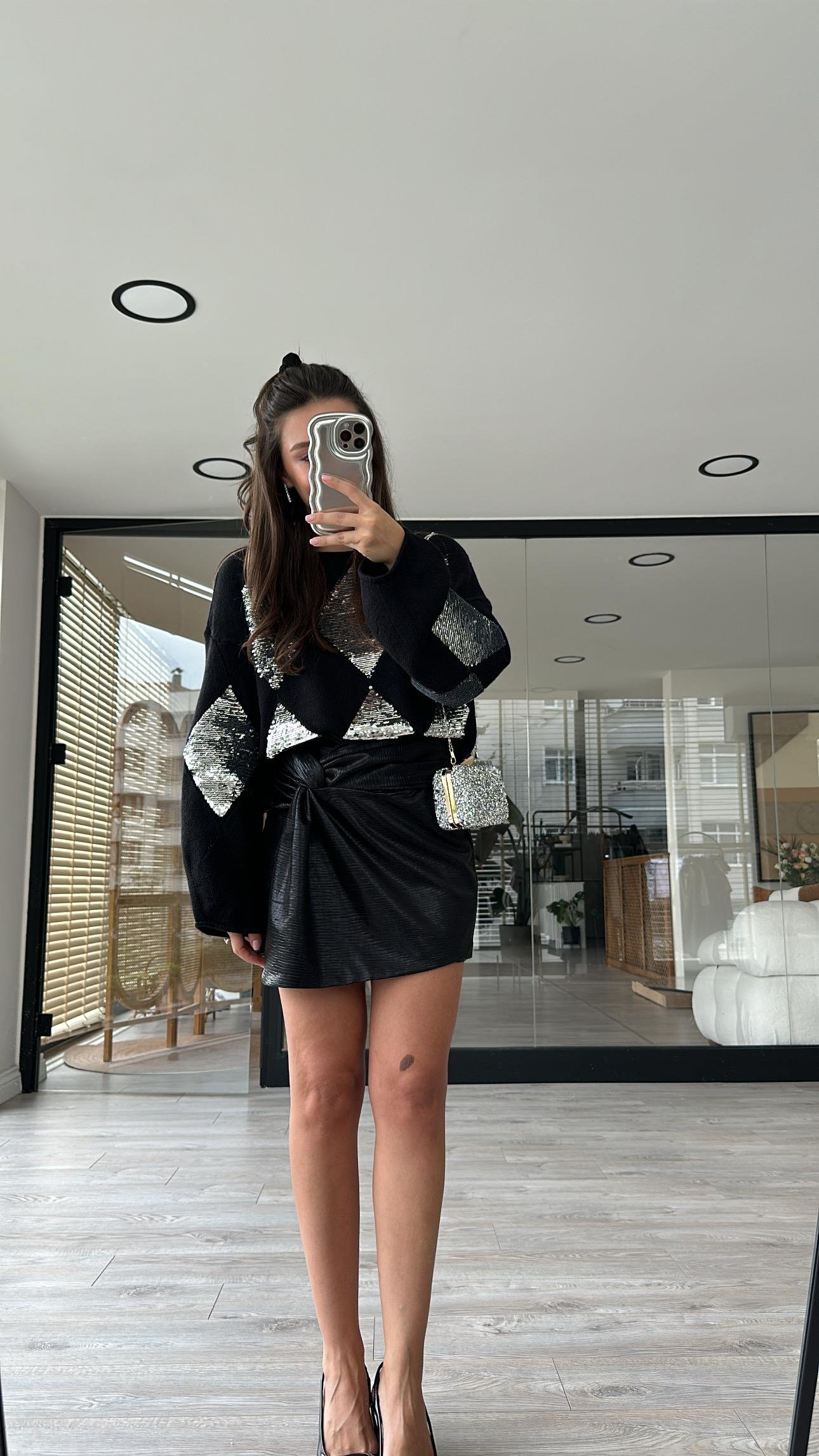 Siyah Ön Düğüm Detaylı Şort Etek