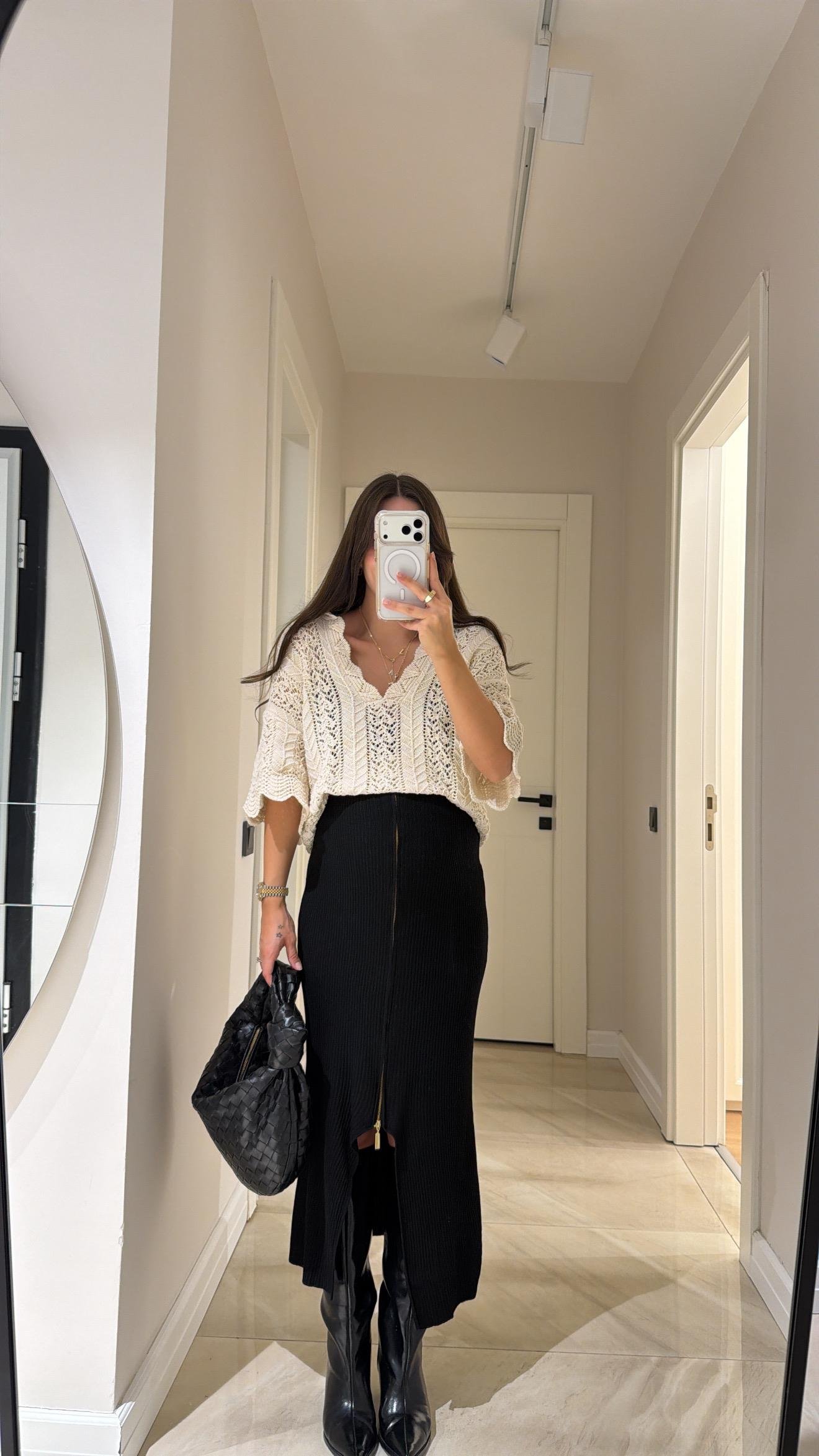 Siyah Ön Fermuarlı Yırtmaçlı Marka Model Etek