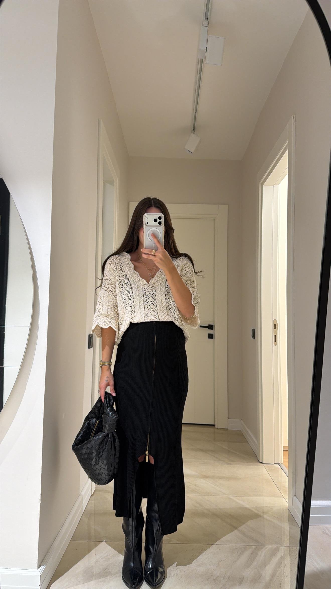 Siyah Ön Fermuarlı Yırtmaçlı Marka Model Etek