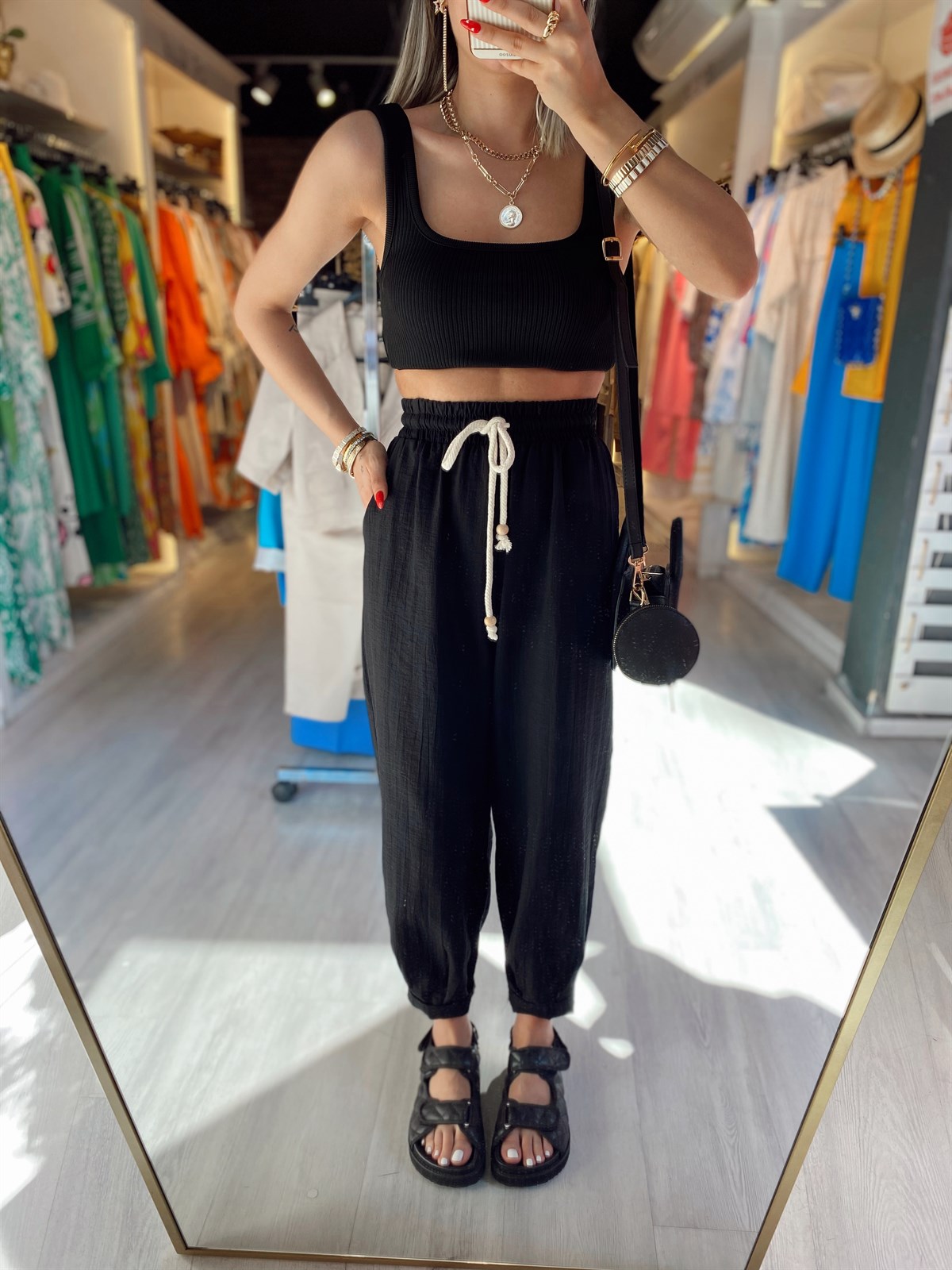 Siyah Paça Pileli Beli Bağcıklı Pantolon