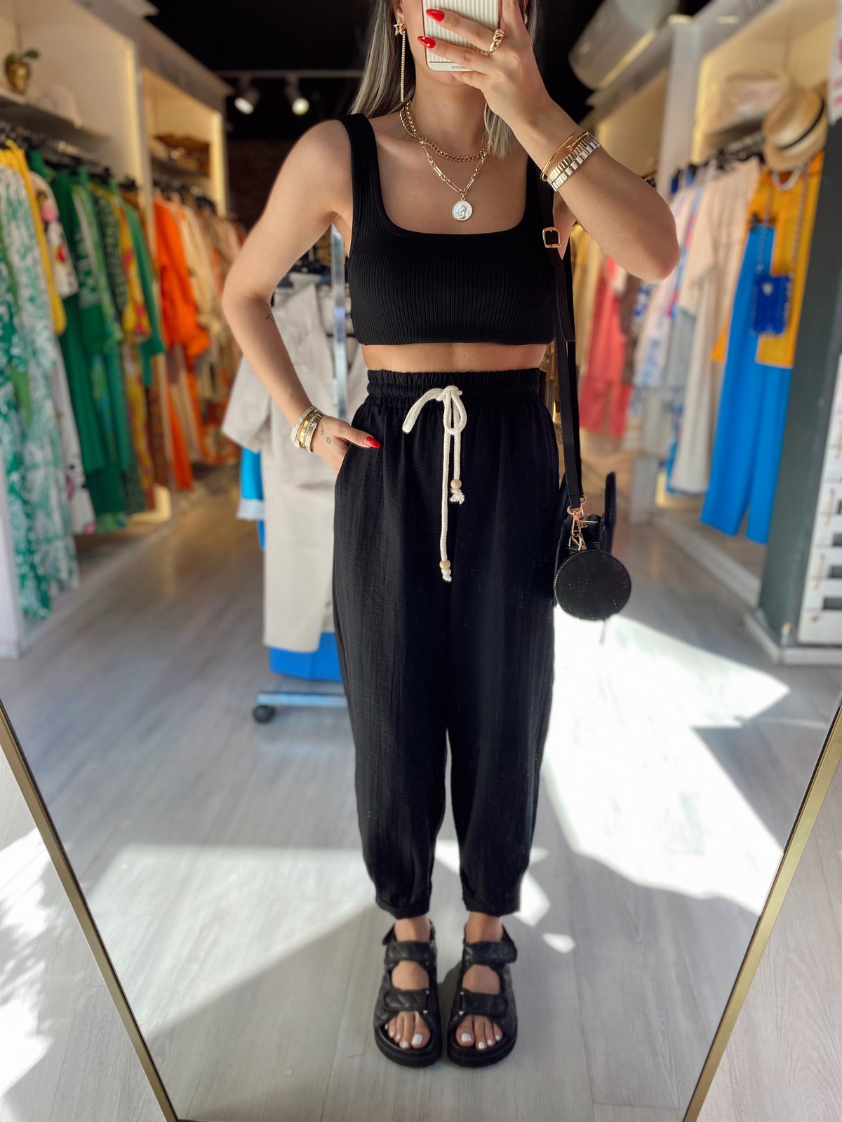 Siyah Paça Pileli Beli Bağcıklı Pantolon