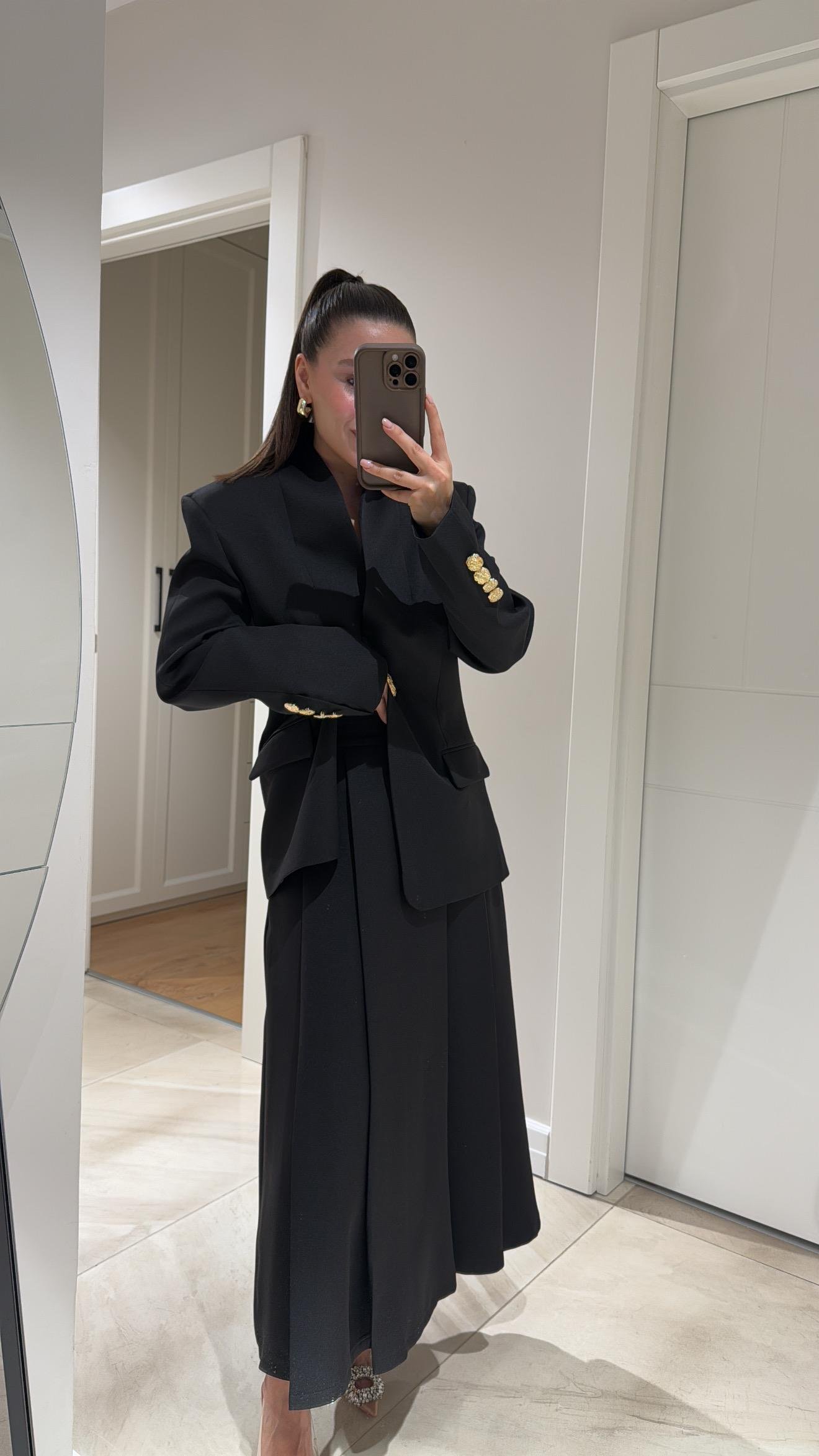 Siyah Pileli Midi Boy Kloş Etek 