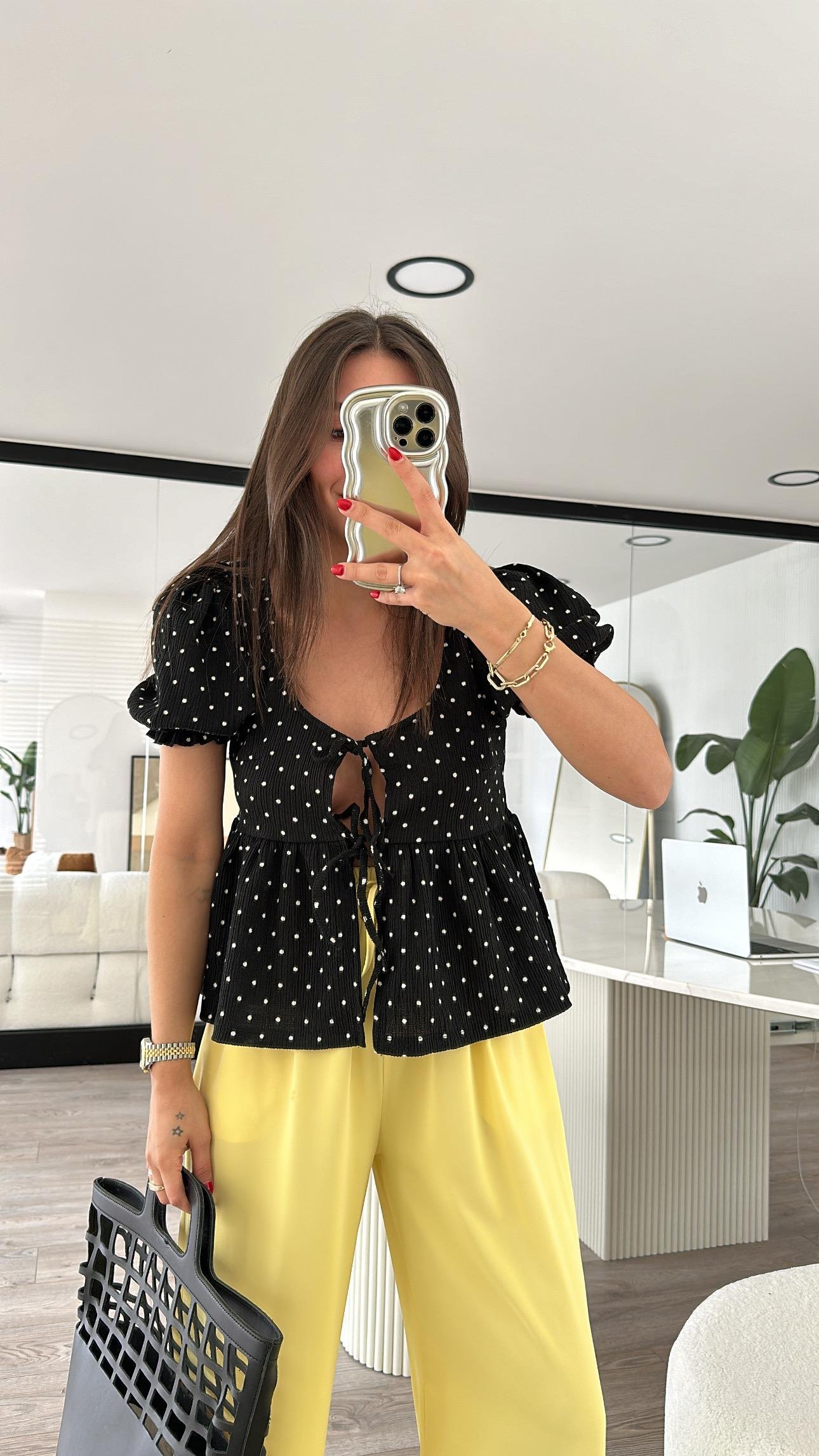 Siyah Puantiyeli Balon Kol Önden Bağlamalı Bluz