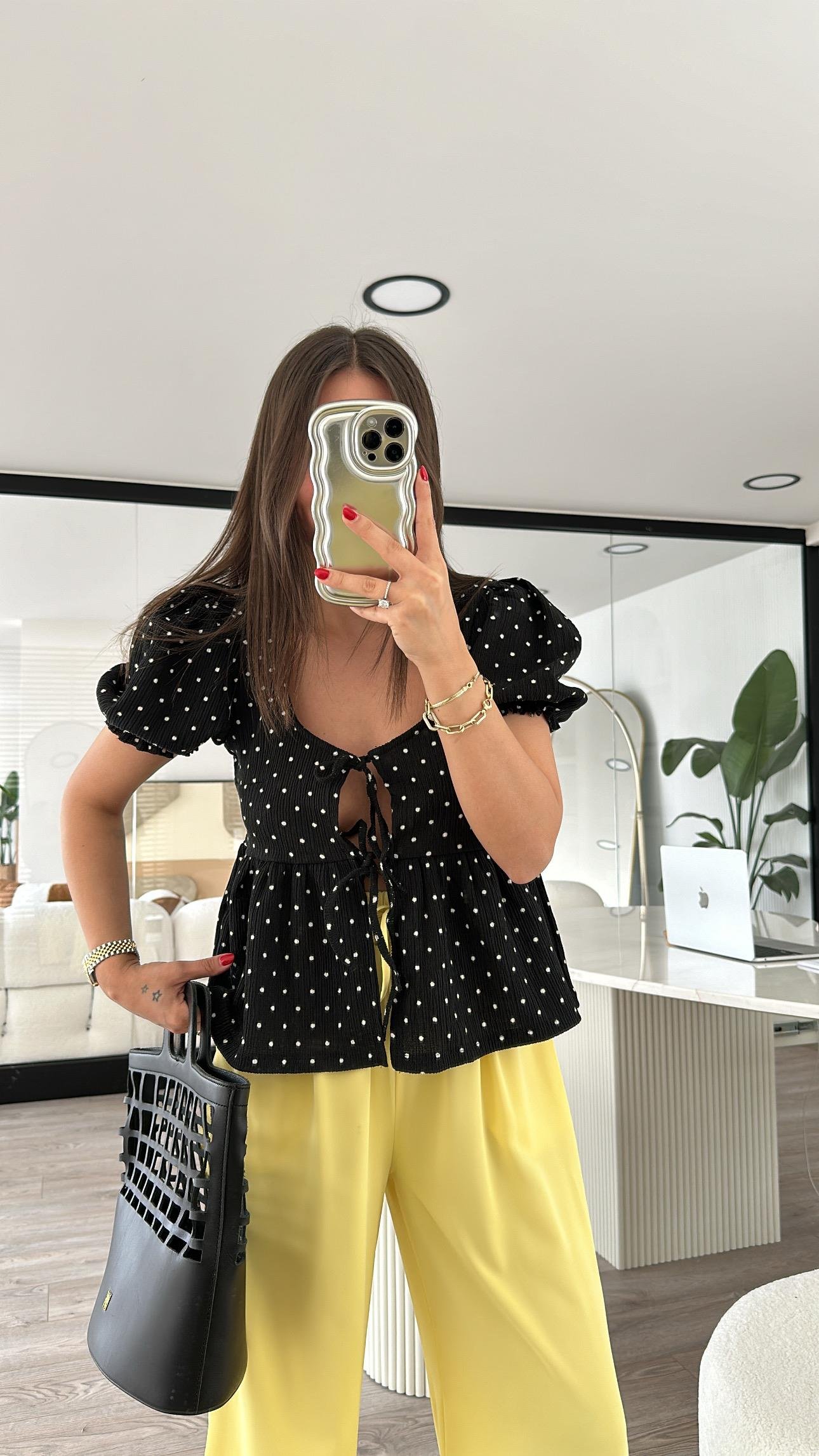 Siyah Puantiyeli Balon Kol Önden Bağlamalı Bluz