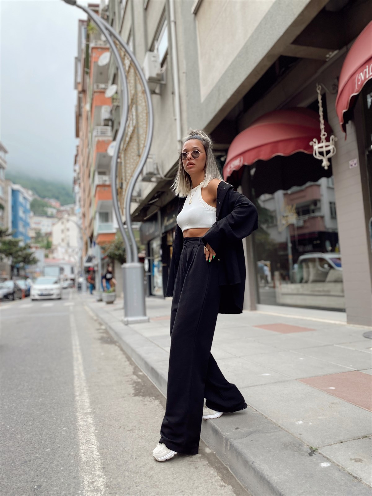 Siyah Renk Beli Düğmeli Bol Paça Keten Pantolon