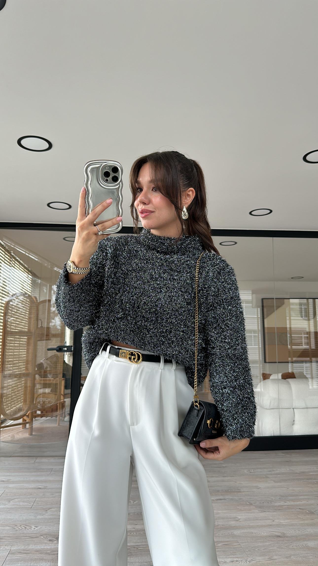 Siyah Simli Polo Yaka Gül Düğmeli Yumuşak Dokulu Dilvin Hırka 