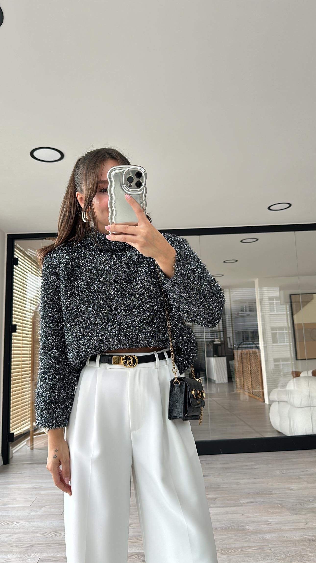 Siyah Simli Polo Yaka Gül Düğmeli Yumuşak Dokulu Dilvin Hırka 