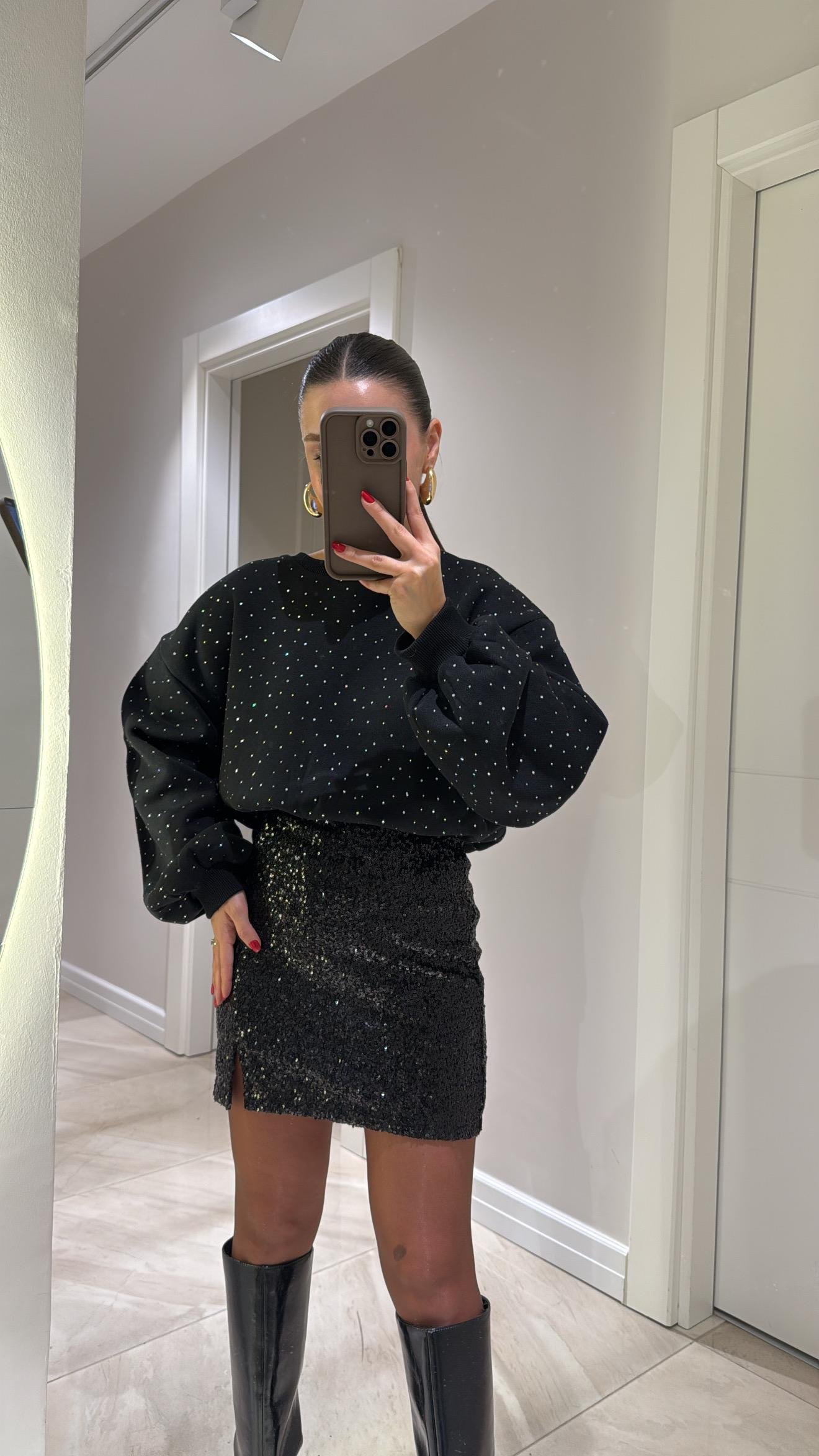 Siyah Taş Detaylı Crop Sweat