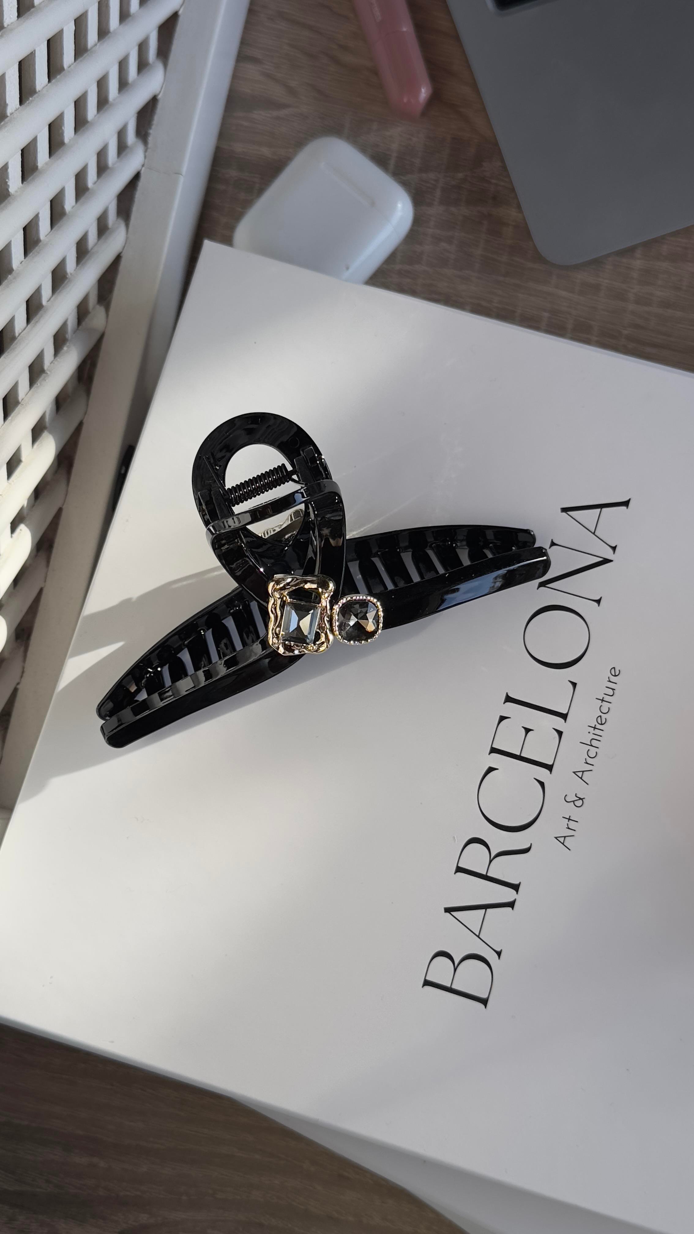 Siyah Taşlı İnce Büyük Boy Kıskaçlı Toka