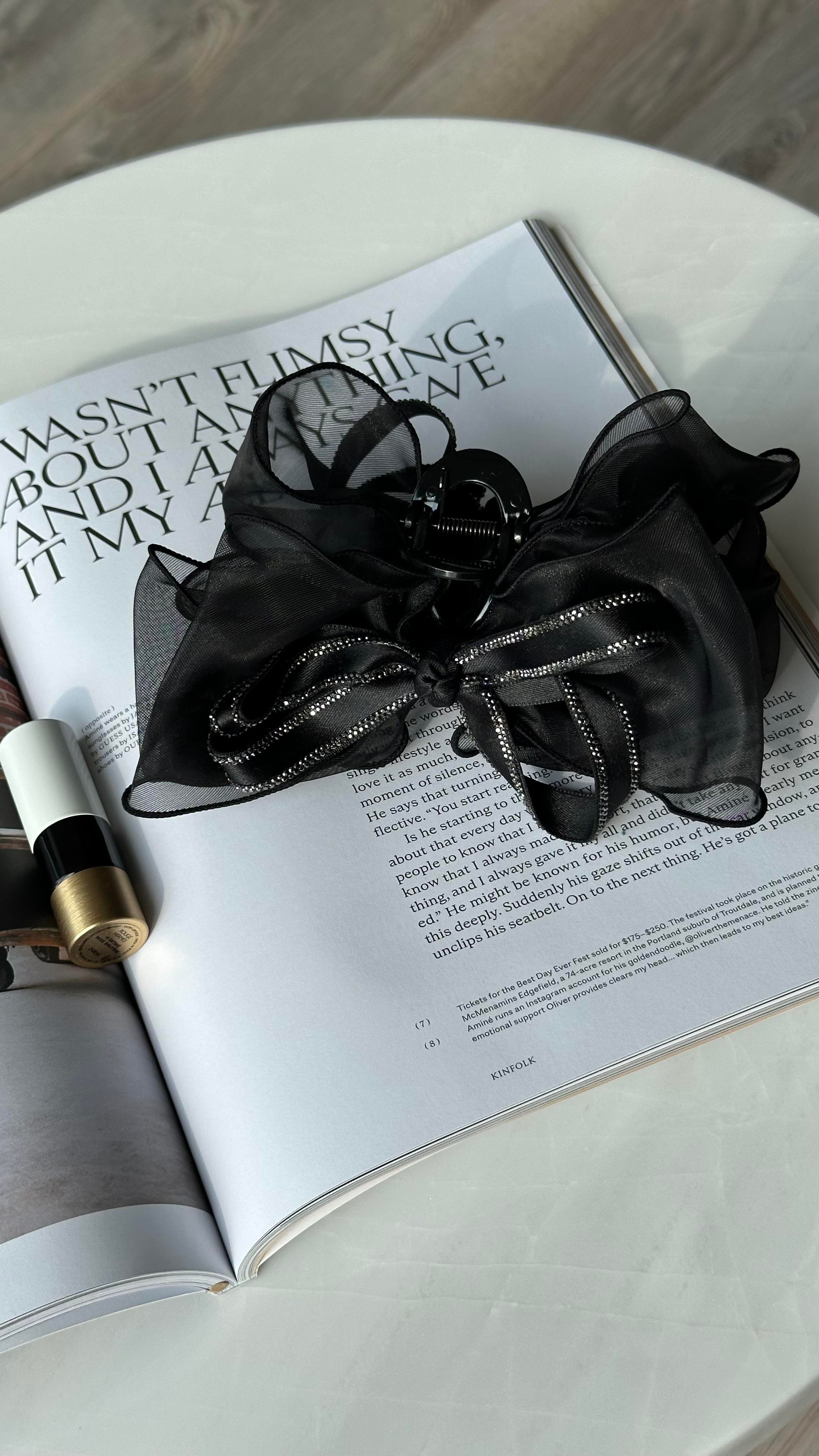 Siyah Taşlı Kurdeleli Büyük Boy Mandal Toka