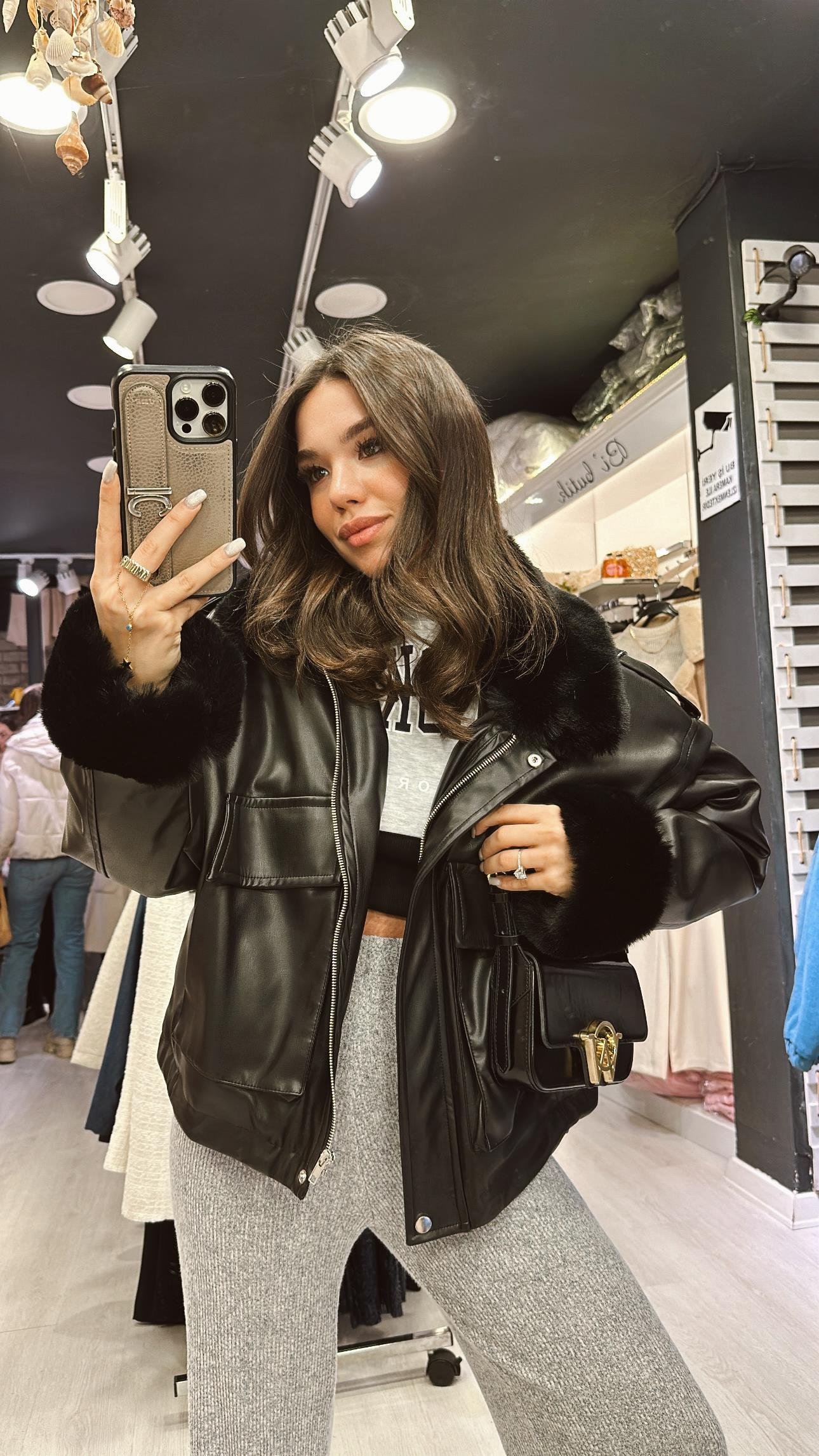 Siyah Torba Cepli Kürklü Deri Ceket 