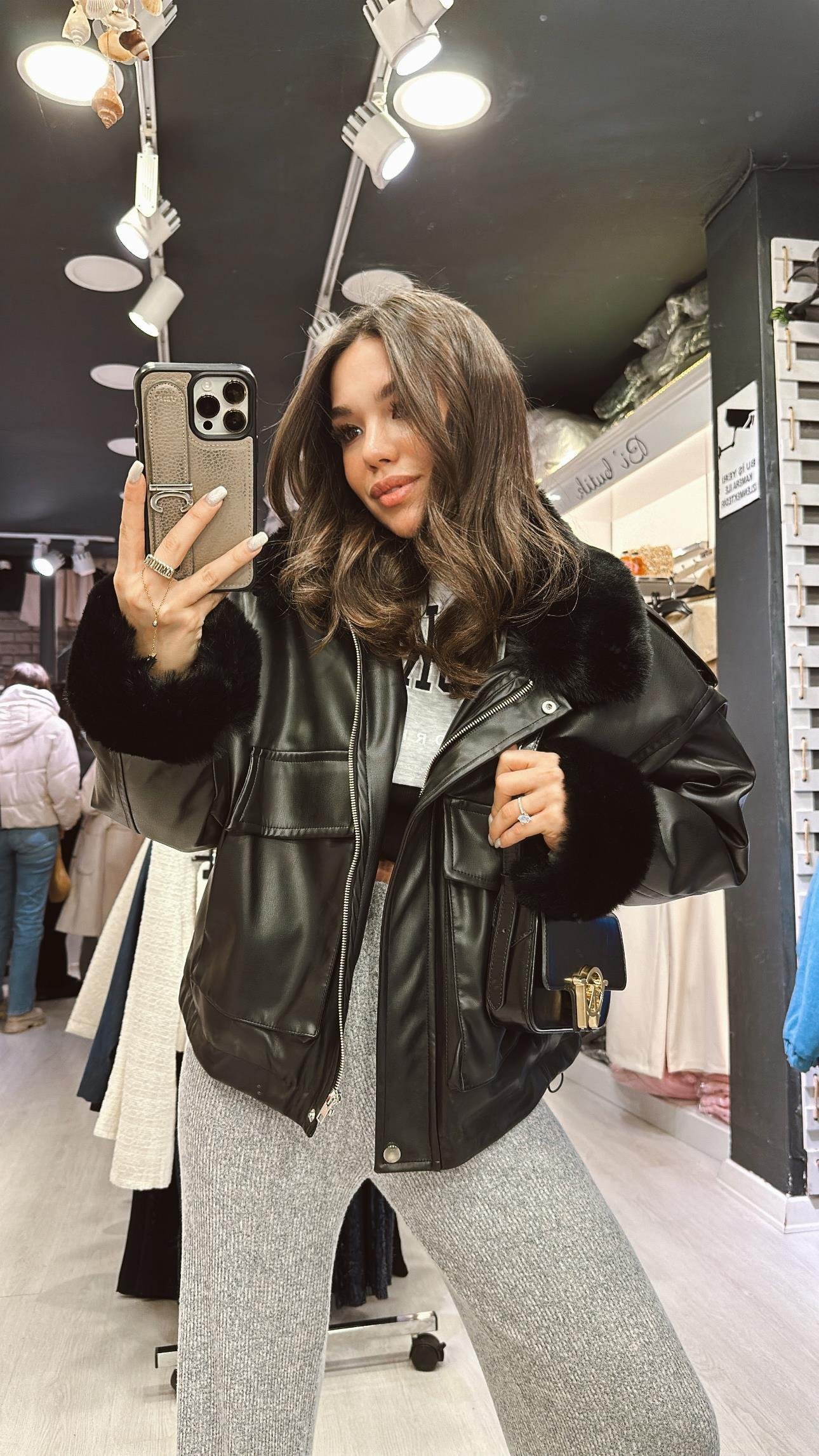 Siyah Torba Cepli Kürklü Deri Ceket 