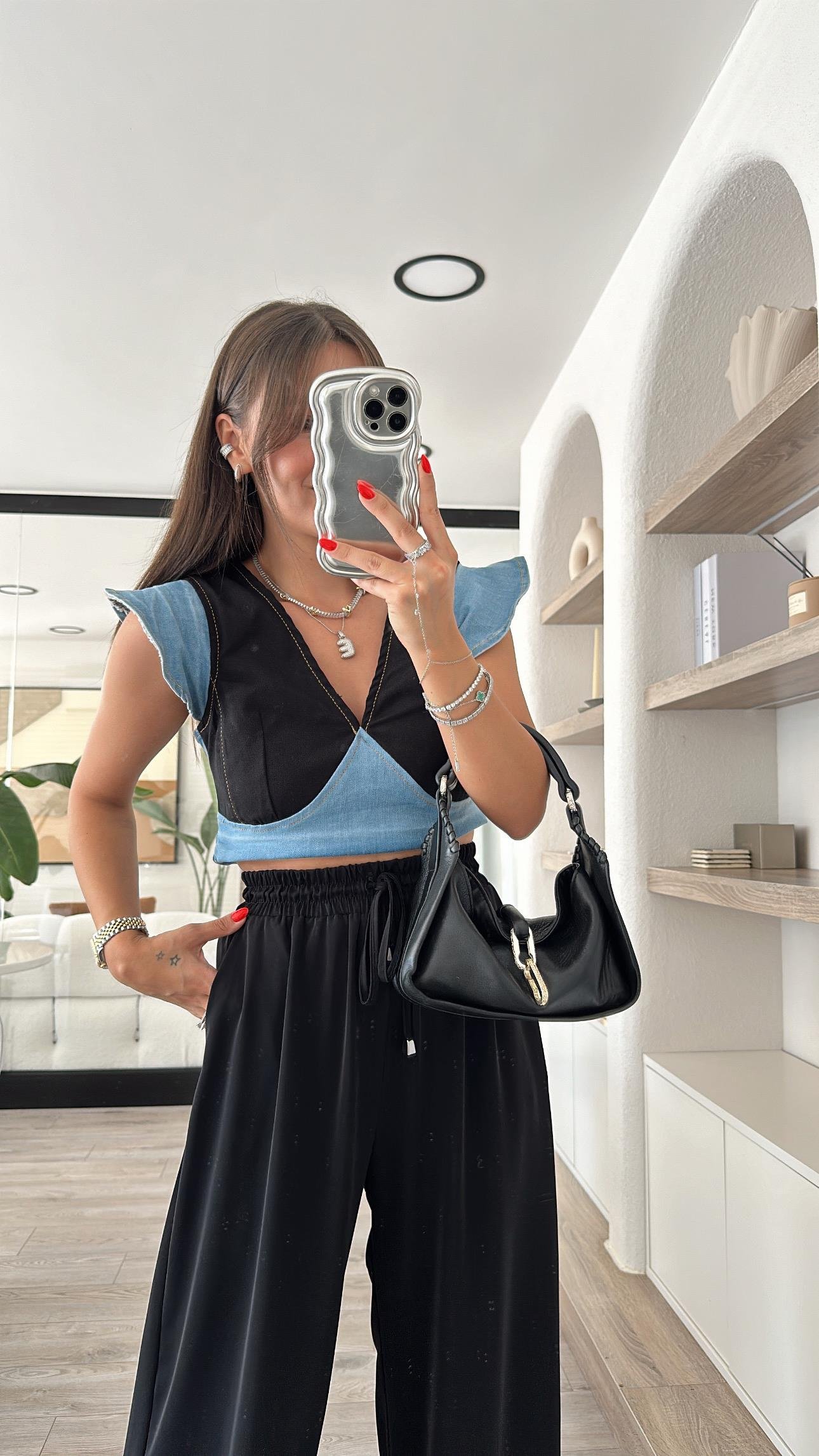 Siyah V Yaka Kol Detaylı Jean Bluz 