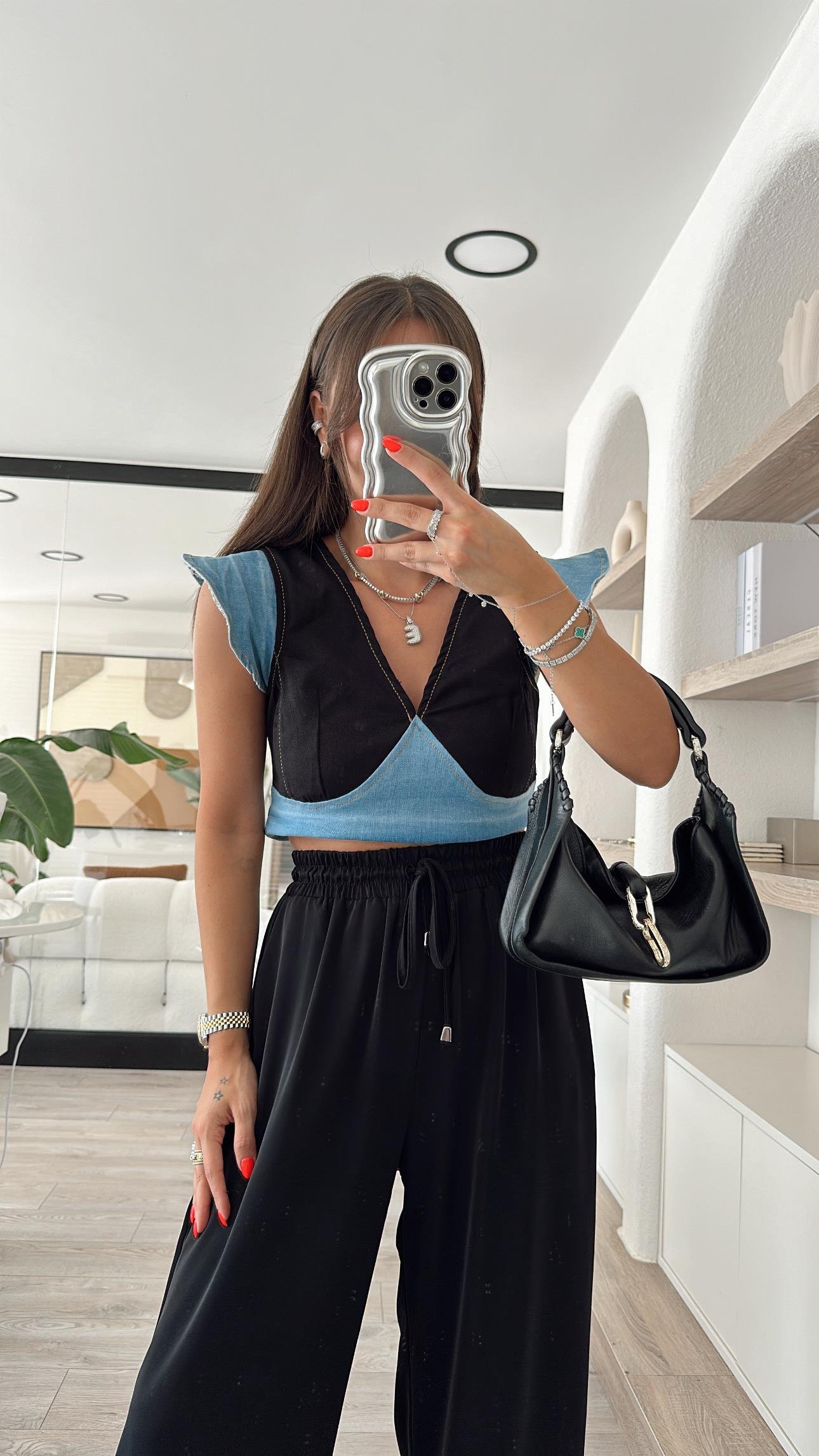 Siyah V Yaka Kol Detaylı Jean Bluz 