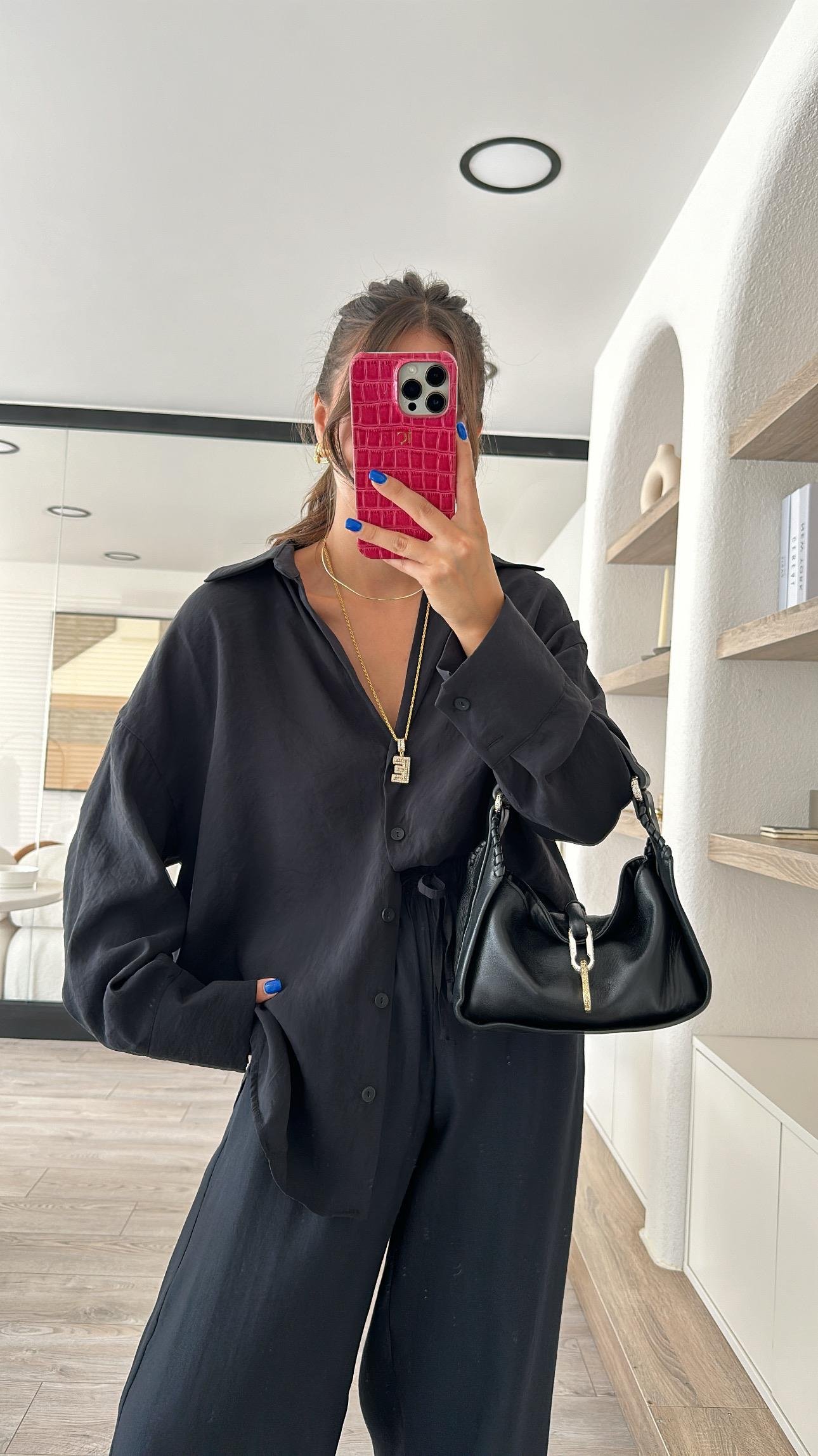 Siyah V Yaka Tensel Kumaş Oversize Gömlek 