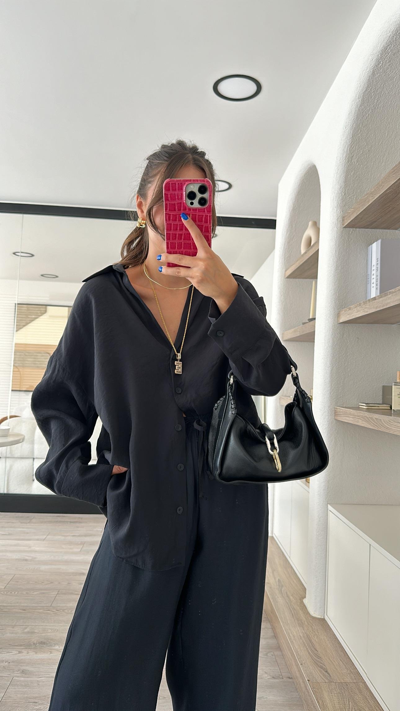 Siyah V Yaka Tensel Kumaş Oversize Gömlek 