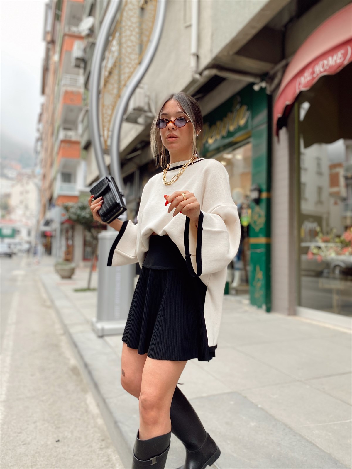 Siyah Volanlı Lastikli Kısa Triko Etek