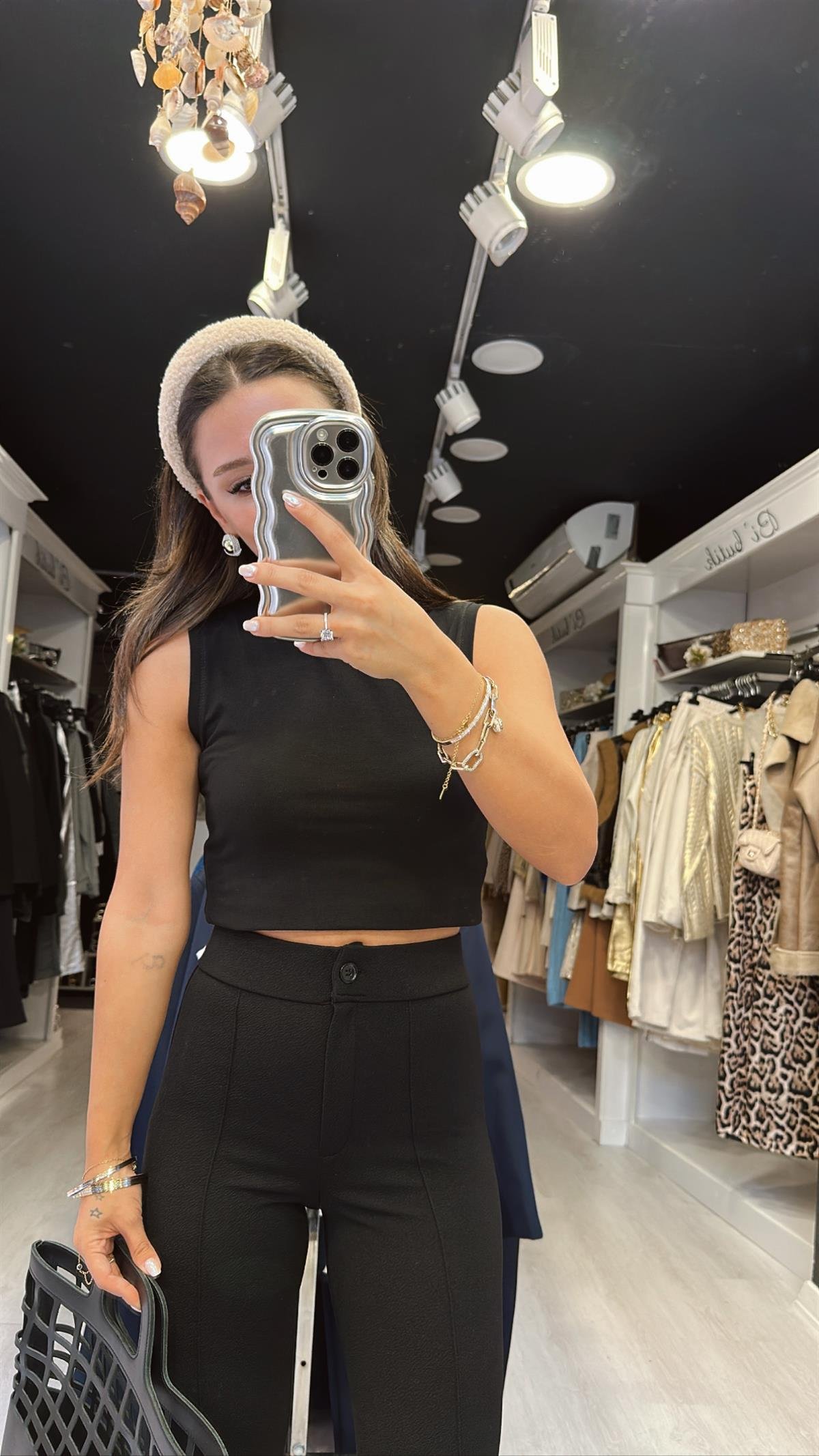 Siyah Yarım Balıkçı Yaka Kolsuz Bluz