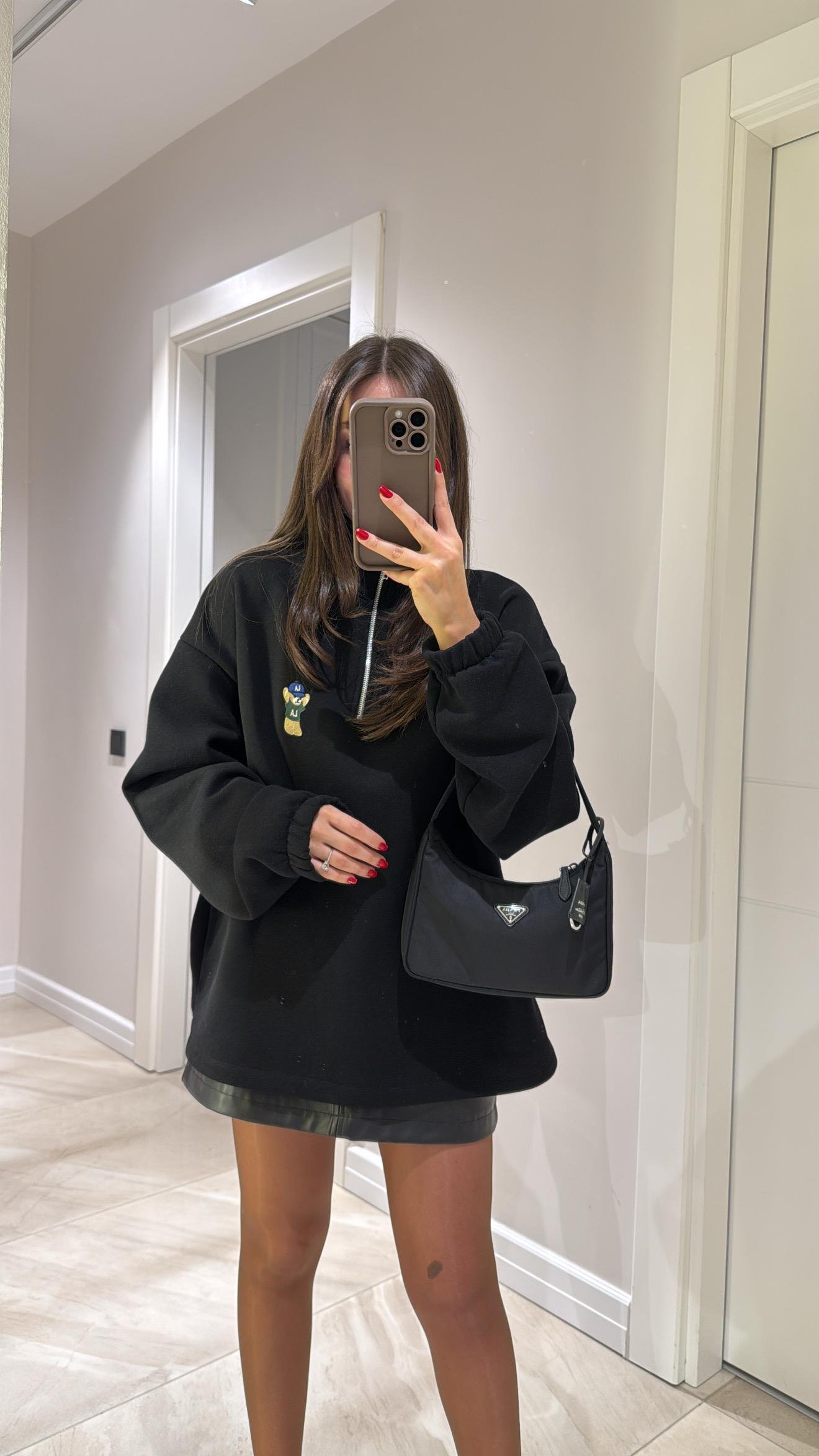 Siyah Yarım Fermuarlı Ayıcık İşlemeli Sweat 