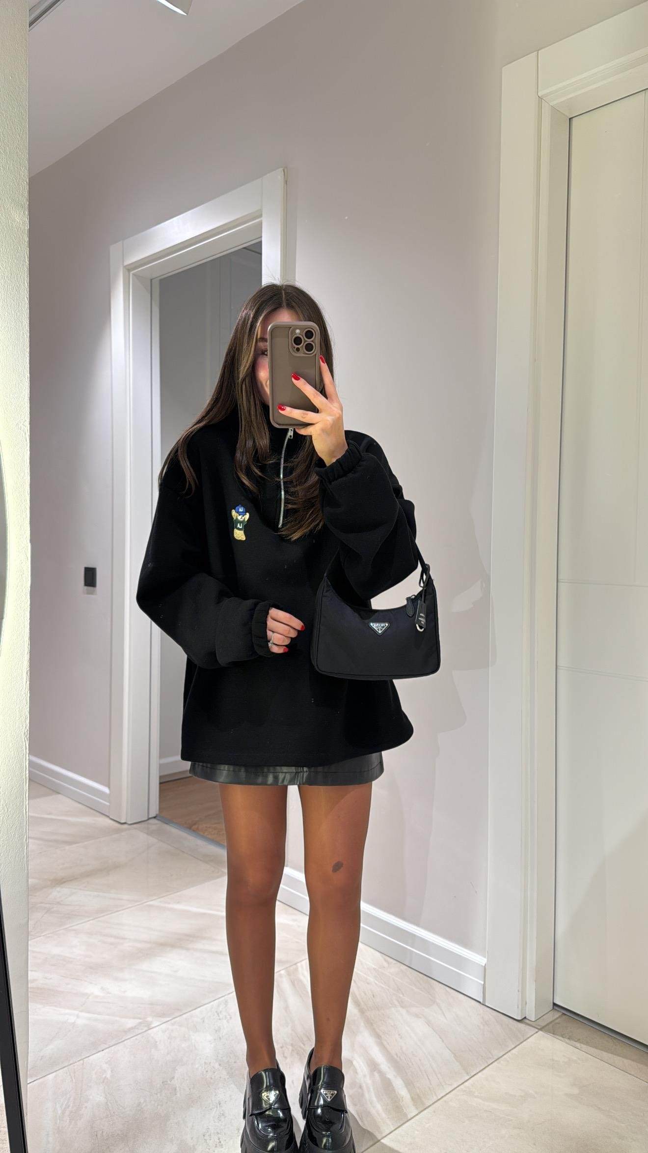 Siyah Yarım Fermuarlı Ayıcık İşlemeli Sweat 