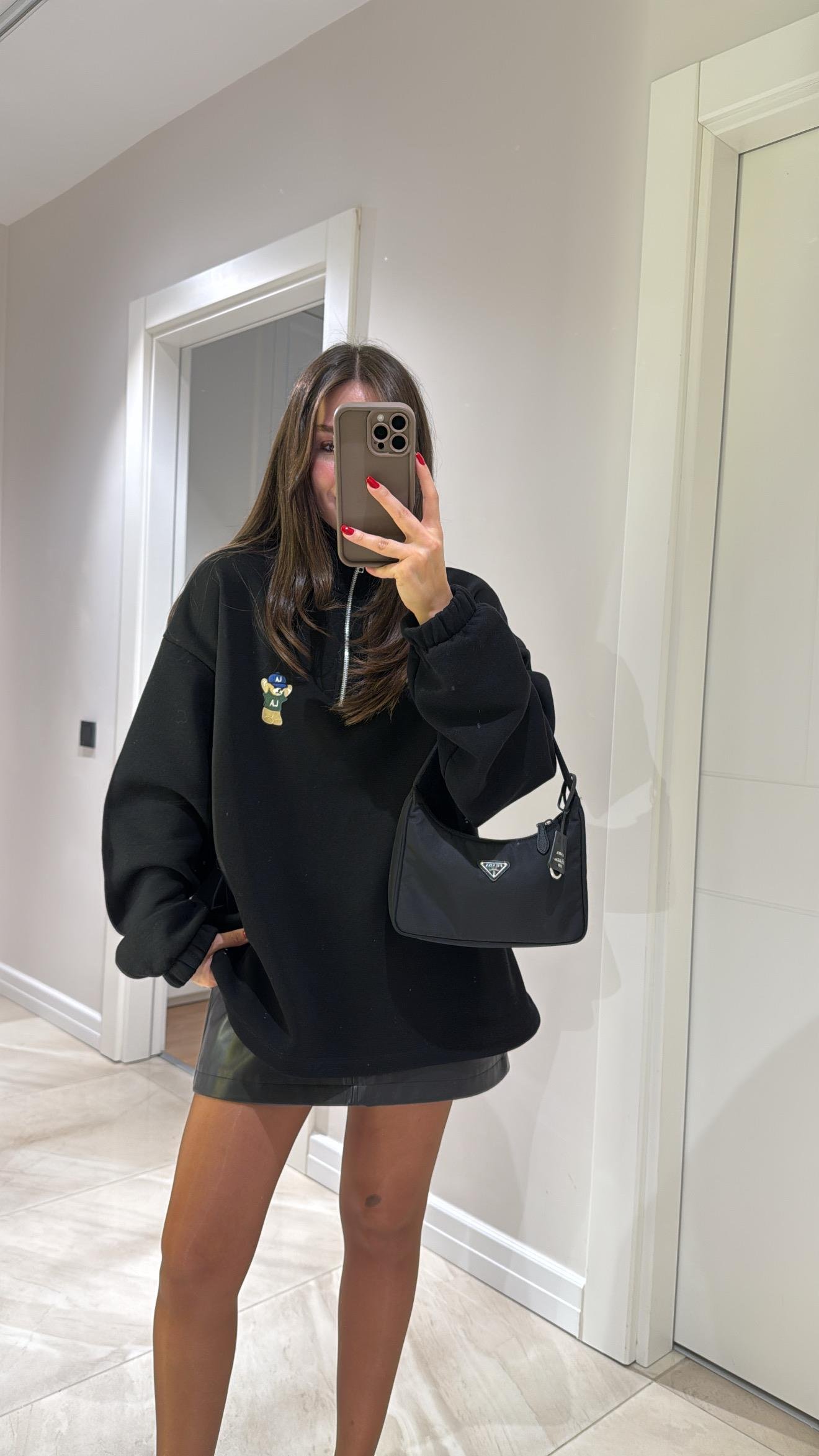 Siyah Yarım Fermuarlı Ayıcık İşlemeli Sweat 