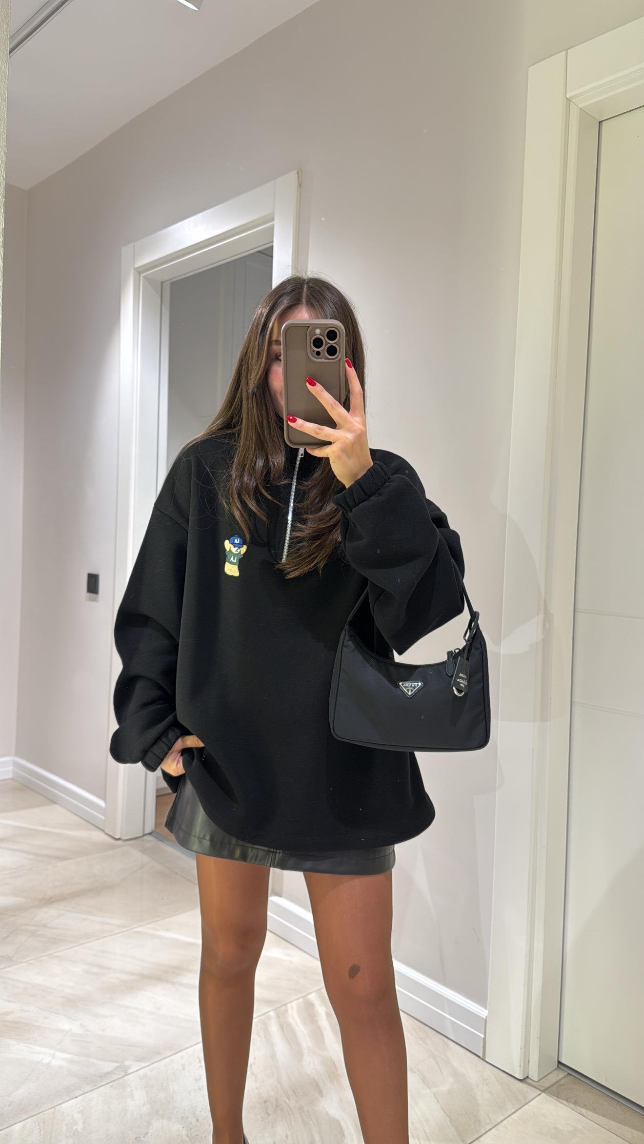 Siyah Yarım Fermuarlı Ayıcık İşlemeli Sweat 