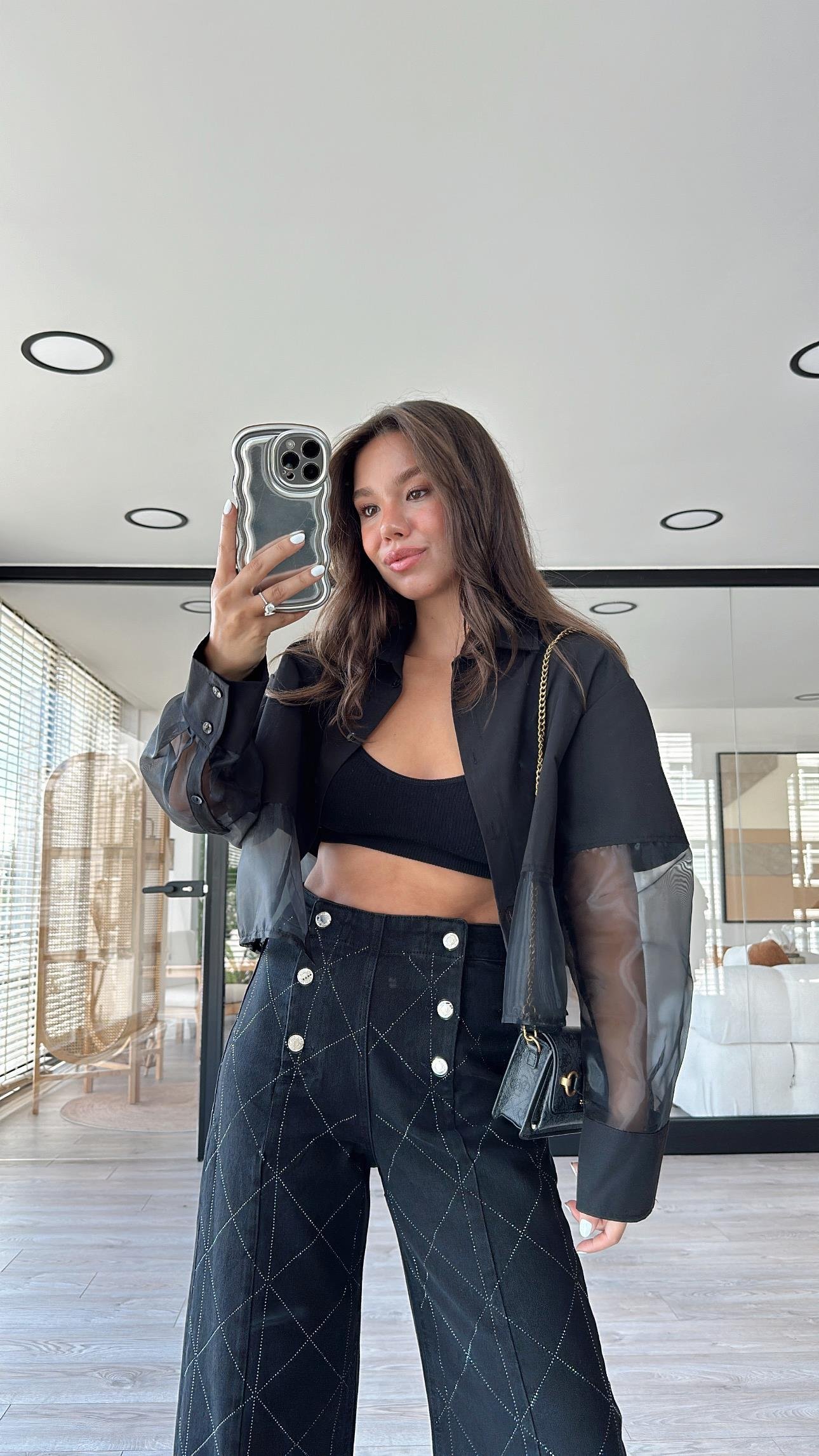 Siyah Yarım Tül Detaylı Düğmeli Gömlek