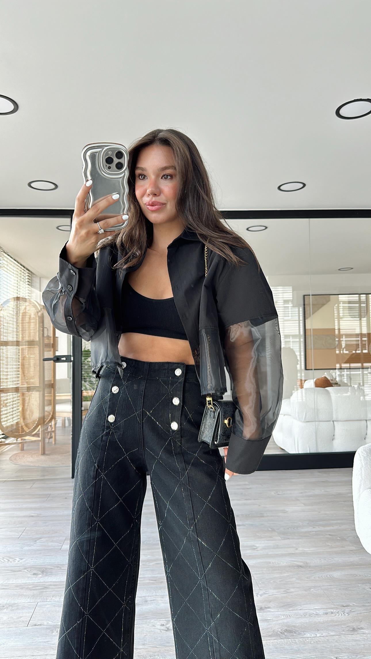 Siyah Yarım Tül Detaylı Düğmeli Gömlek